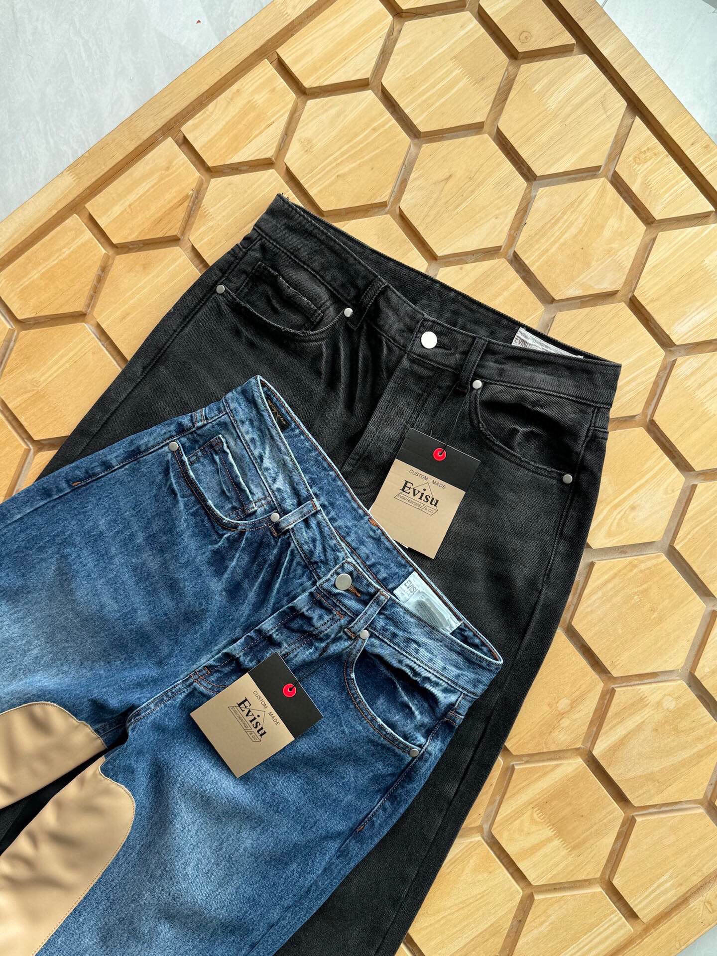 Alternative view of Jeans 04394
