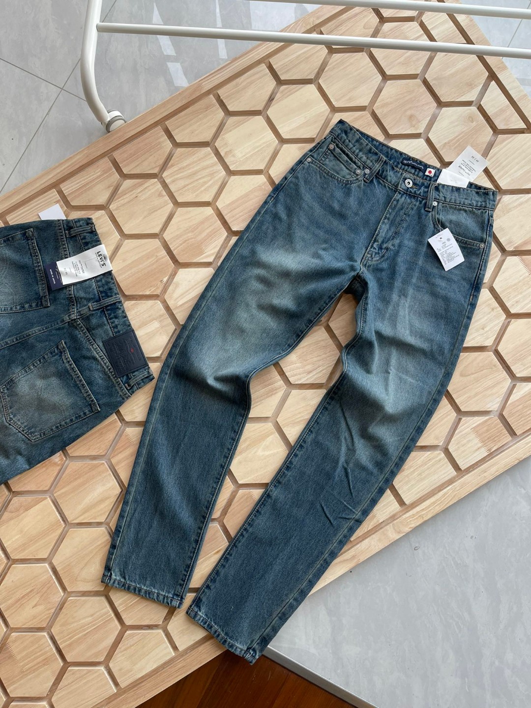 Alternative view of Jeans 04389