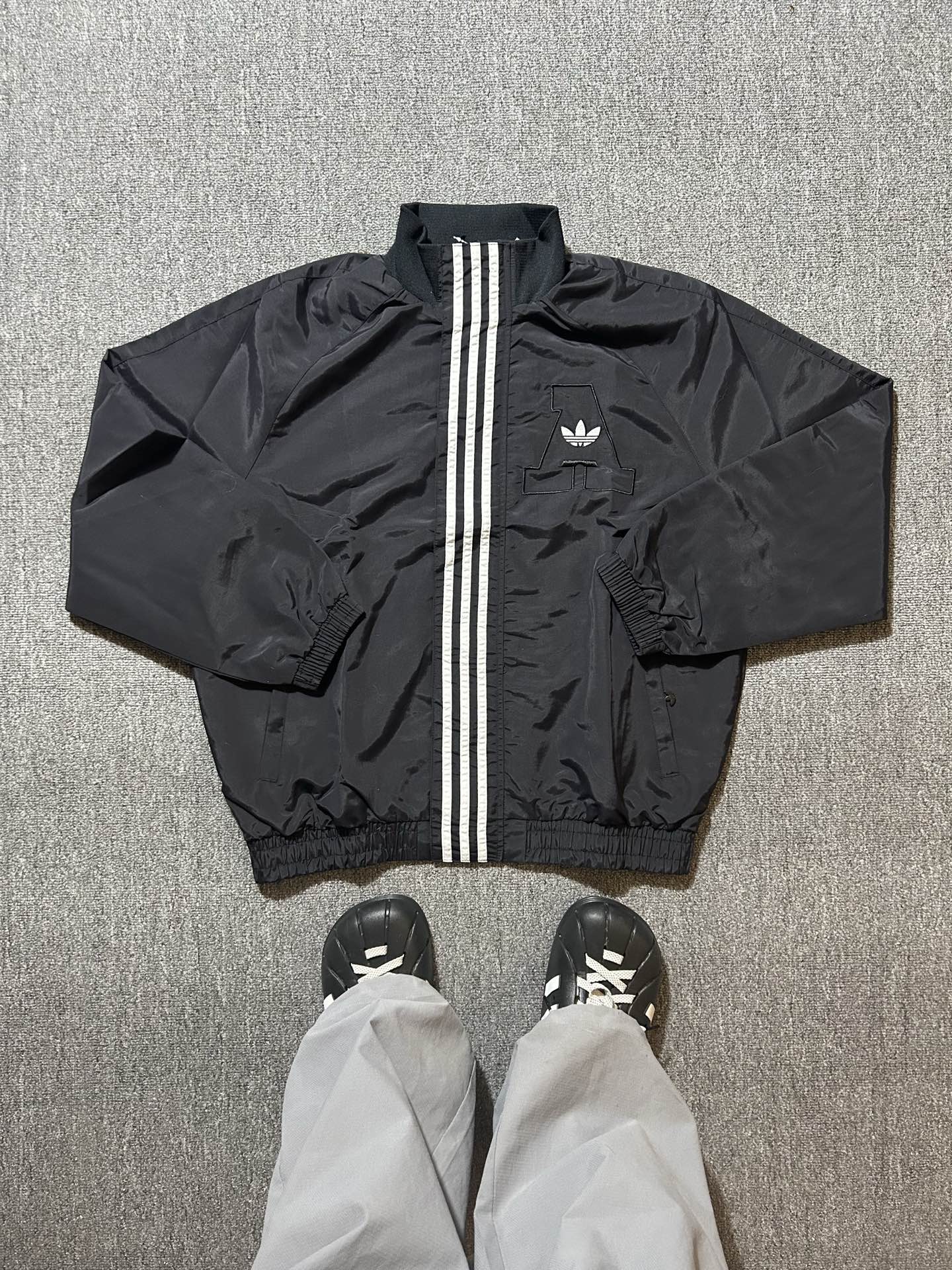 99💰主推➖5 #FF4846 adidas originals Rifta 三叶草字母条纹印花运动夹克 尺码:S-XXL