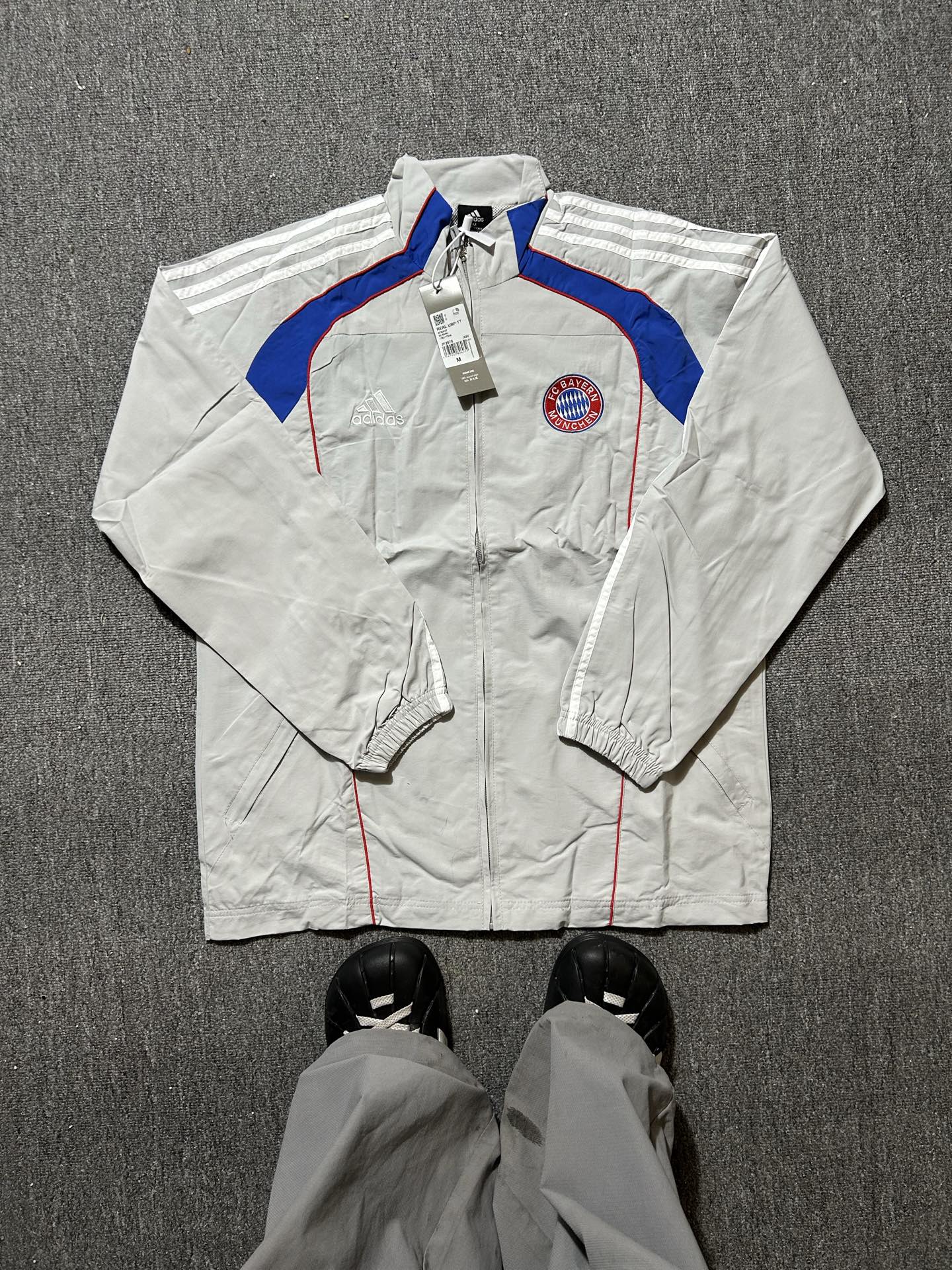 125💰000015 #FF2575 adidas FC BayernTrack 休闲运动拉链长袖夹克 尺码:S-XXL