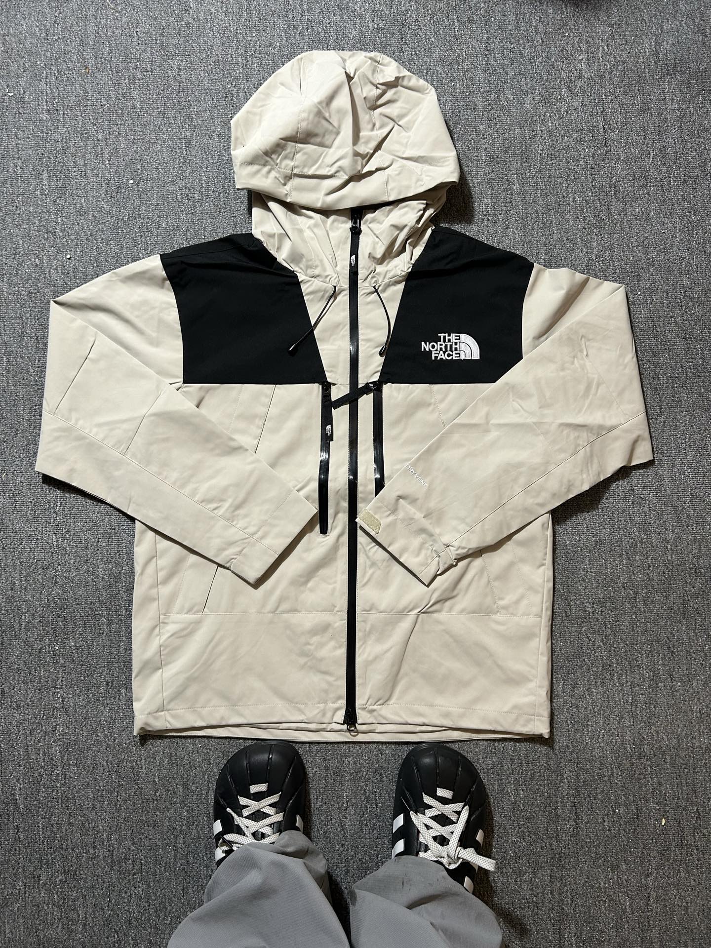 155💰000020
#FFQ01 THE NORTH FACE 1990系列 Mountain Logo印花连帽长袖多拉链抽绳连帽冲锋衣
尺码:S-XXL