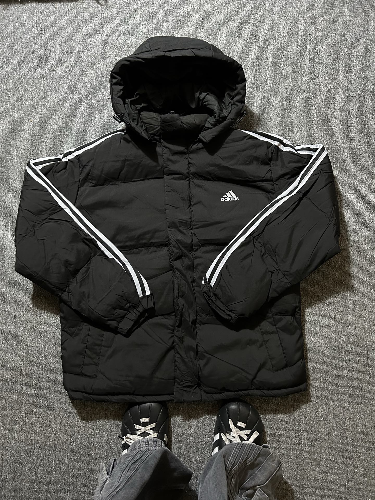 195💰000050 #FF0003 adidas 3-Stripes 户外防寒保暖连帽面包服 帽子可拆线,能变成立领穿两种穿法,穿搭不单调 尺码:M-XXL