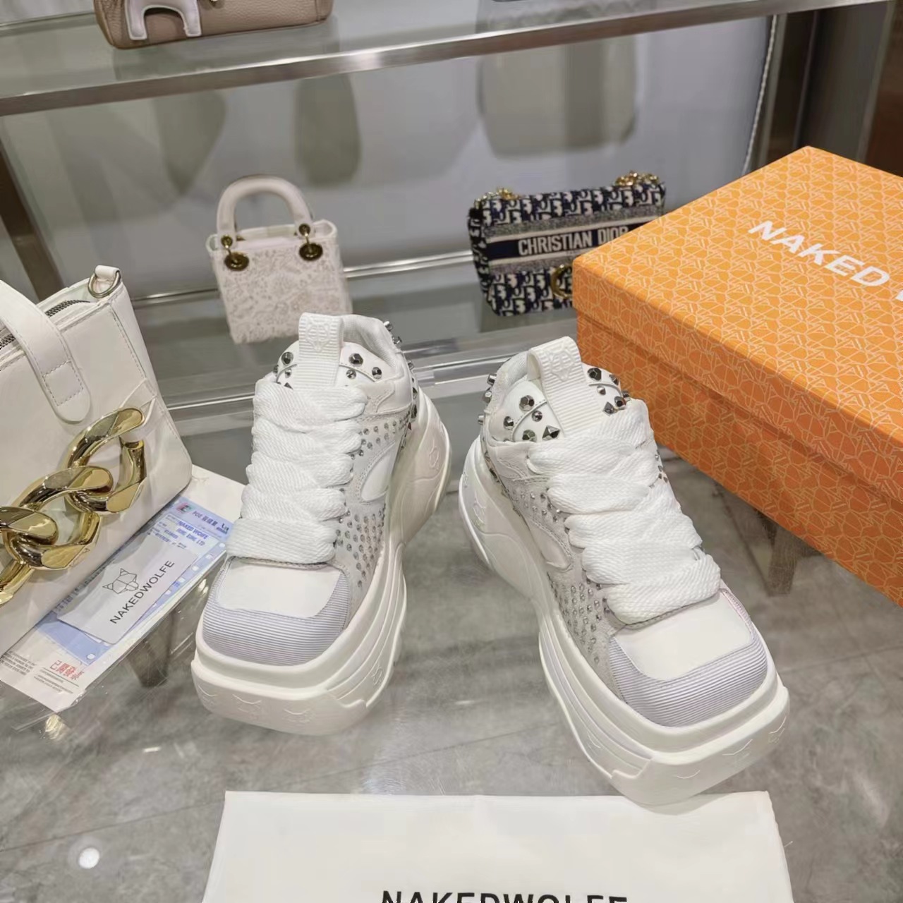 New NAKEEDWOLFE 2023 Collection: Comfortable Broad-Legged Jeans with Heeled Shoes - 图片 2