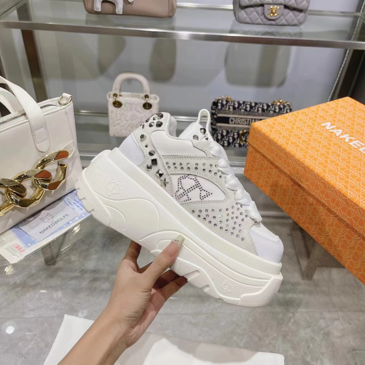 New NAKEEDWOLFE 2023 Collection: Comfortable Broad-Legged Jeans with Heeled Shoes - 图片 3