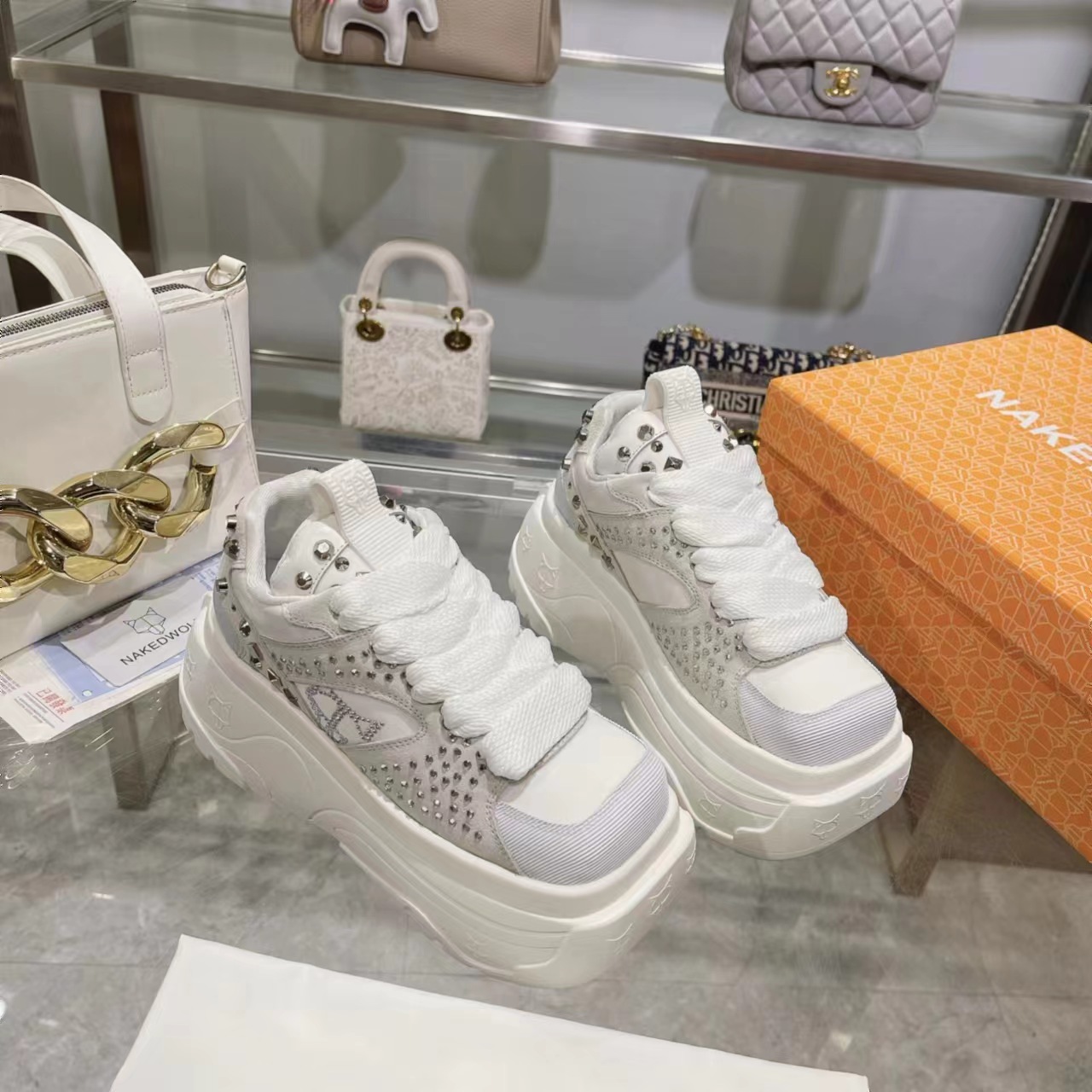 New NAKEEDWOLFE 2023 Collection: Comfortable Broad-Legged Jeans with Heeled Shoes - 图片 6