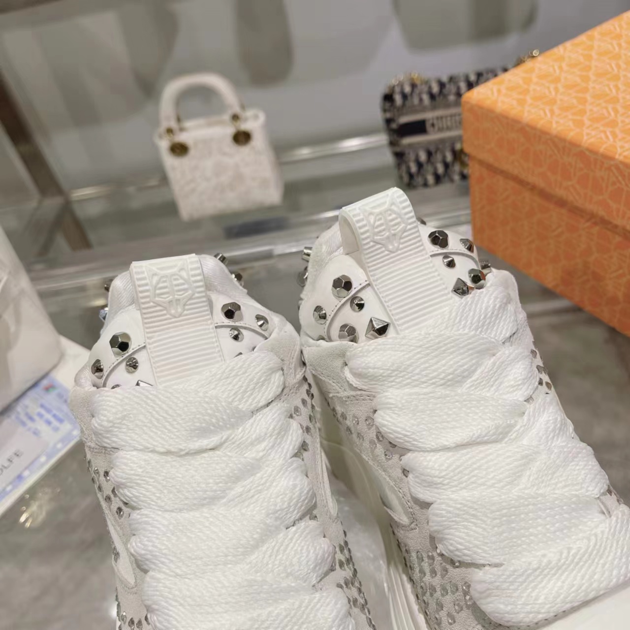 New NAKEEDWOLFE 2023 Collection: Comfortable Broad-Legged Jeans with Heeled Shoes - 图片 7