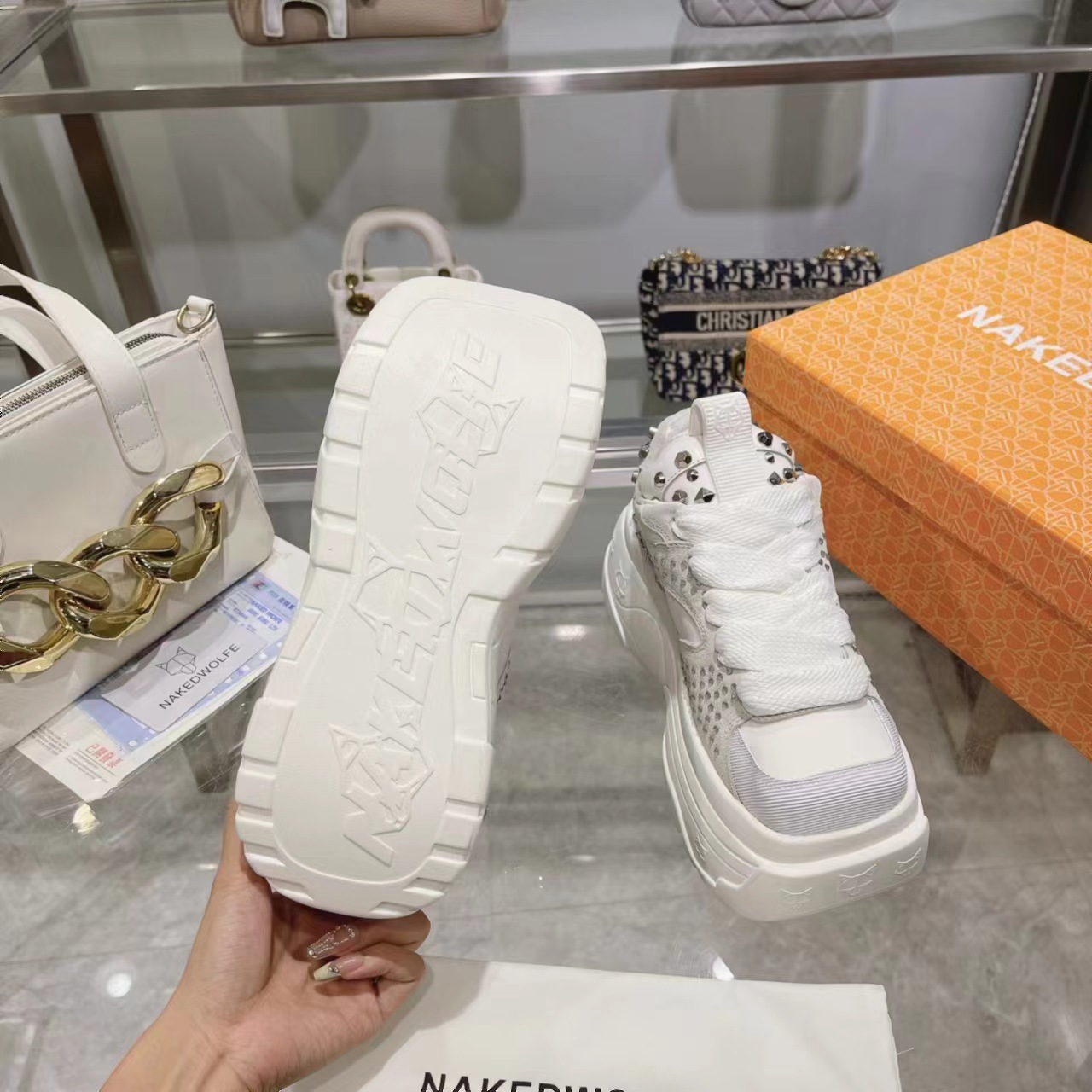 New NAKEEDWOLFE 2023 Collection: Comfortable Broad-Legged Jeans with Heeled Shoes - 图片 8