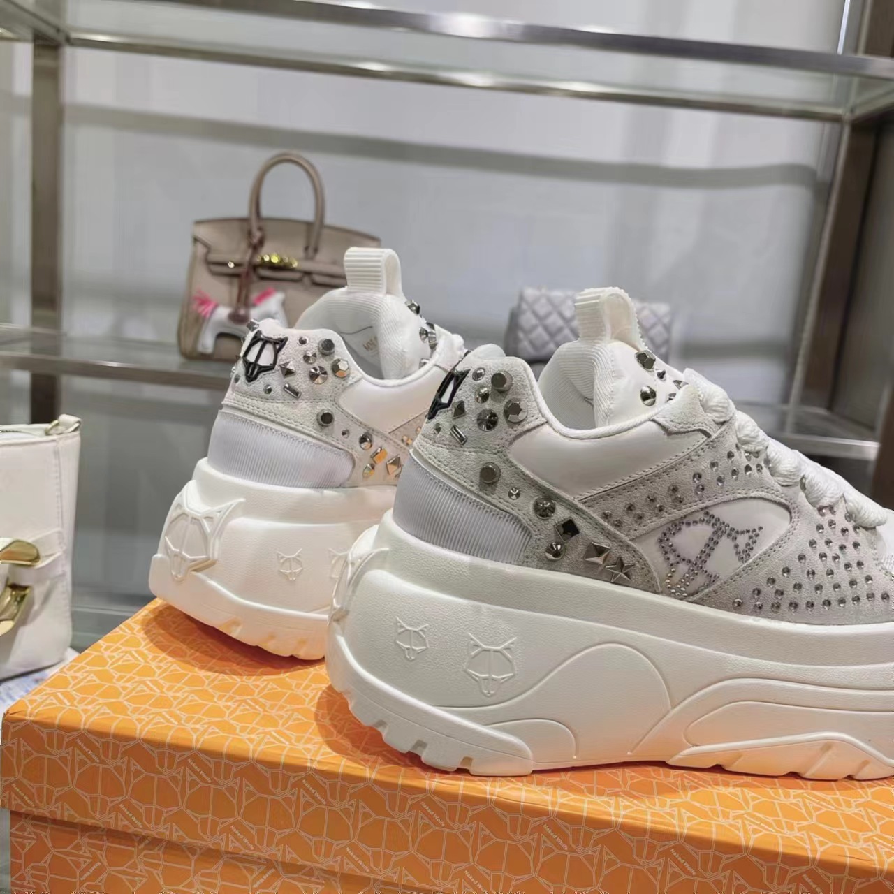 New NAKEEDWOLFE 2023 Collection: Comfortable Broad-Legged Jeans with Heeled Shoes - 图片 9