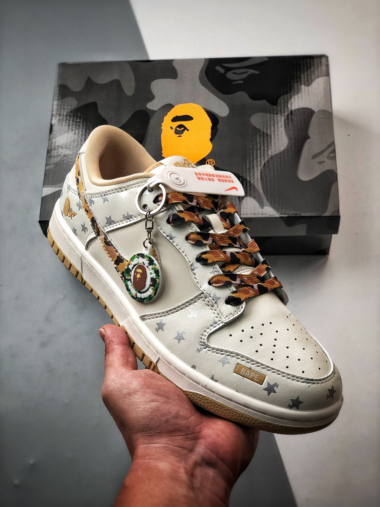 Bape الأحذية الأحذية زلج البيج أبيض . أصفر أعلى منخفض