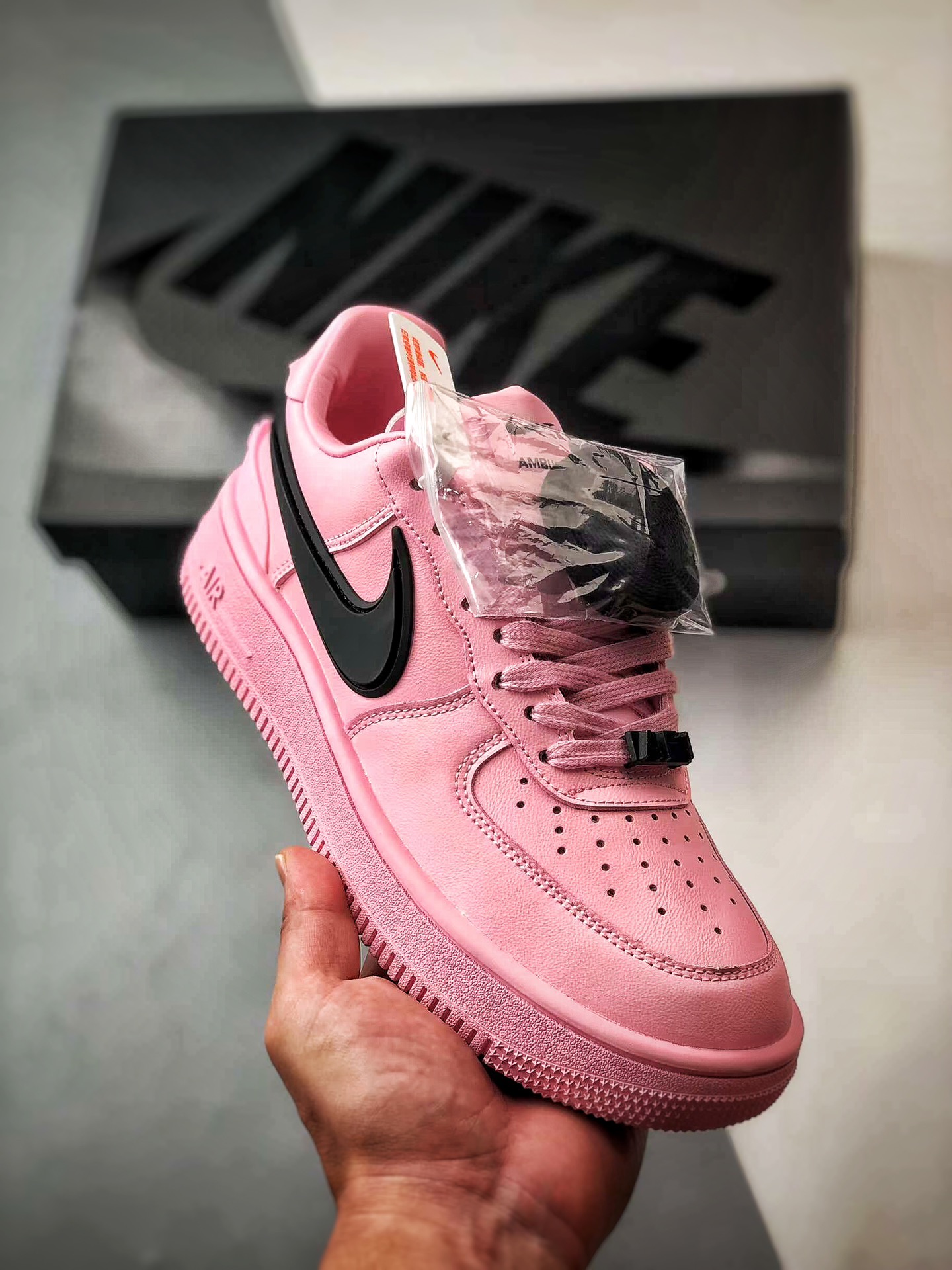 تخصيص أفضل نسخة طبق الأصل من الجودة
 Air Jordan Force 1 الأحذية Air Jordan أسود . وردي