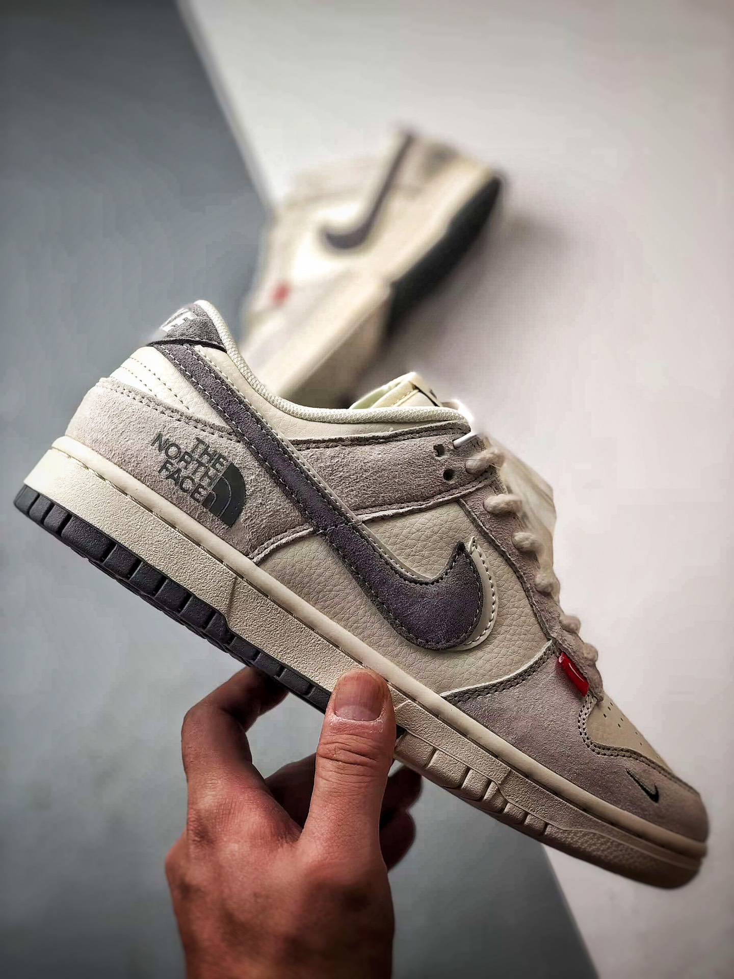 CX专供 OG版公司货 【NK】 NK Dunk Low Retro "DIY高端定制" 北面米白灰双钩 低帮休闲运动板鞋 原装头层材料 用料绝不含糊 独家版型蒸餾加工帶來的是更好的视觉和脚感体验 清洁度 电绣工艺 皮料切割干净无任何毛边 细节完美 货号：SJ1089-009 Size：36 36.5 37.5 38 38.5 39 40 40.5 41 42 42.5 43 44 44.5 45