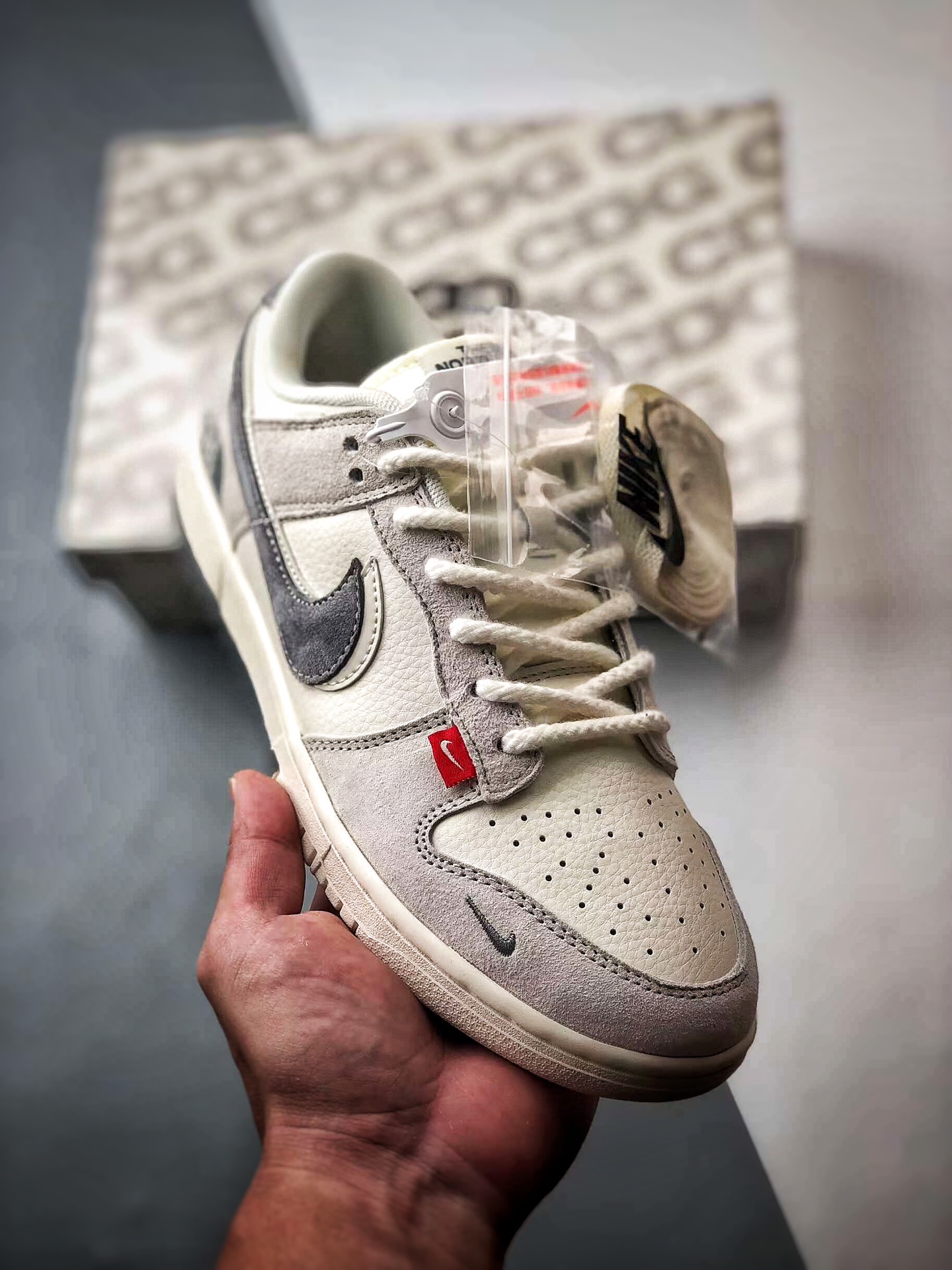 CX专供 OG版公司货 【NK】 NK Dunk Low Retro "DIY高端定制" 北面米白灰双钩 低帮休闲运动板鞋 原装头层材料 用料绝不含糊 独家版型蒸餾加工帶來的是更好的视觉和脚感体验 清洁度 电绣工艺 皮料切割干净无任何毛边 细节完美 货号：SJ1089-009 Size：36 36.5 37.5 38 38.5 39 40 40.5 41 42 42.5 43 44 44.5 45