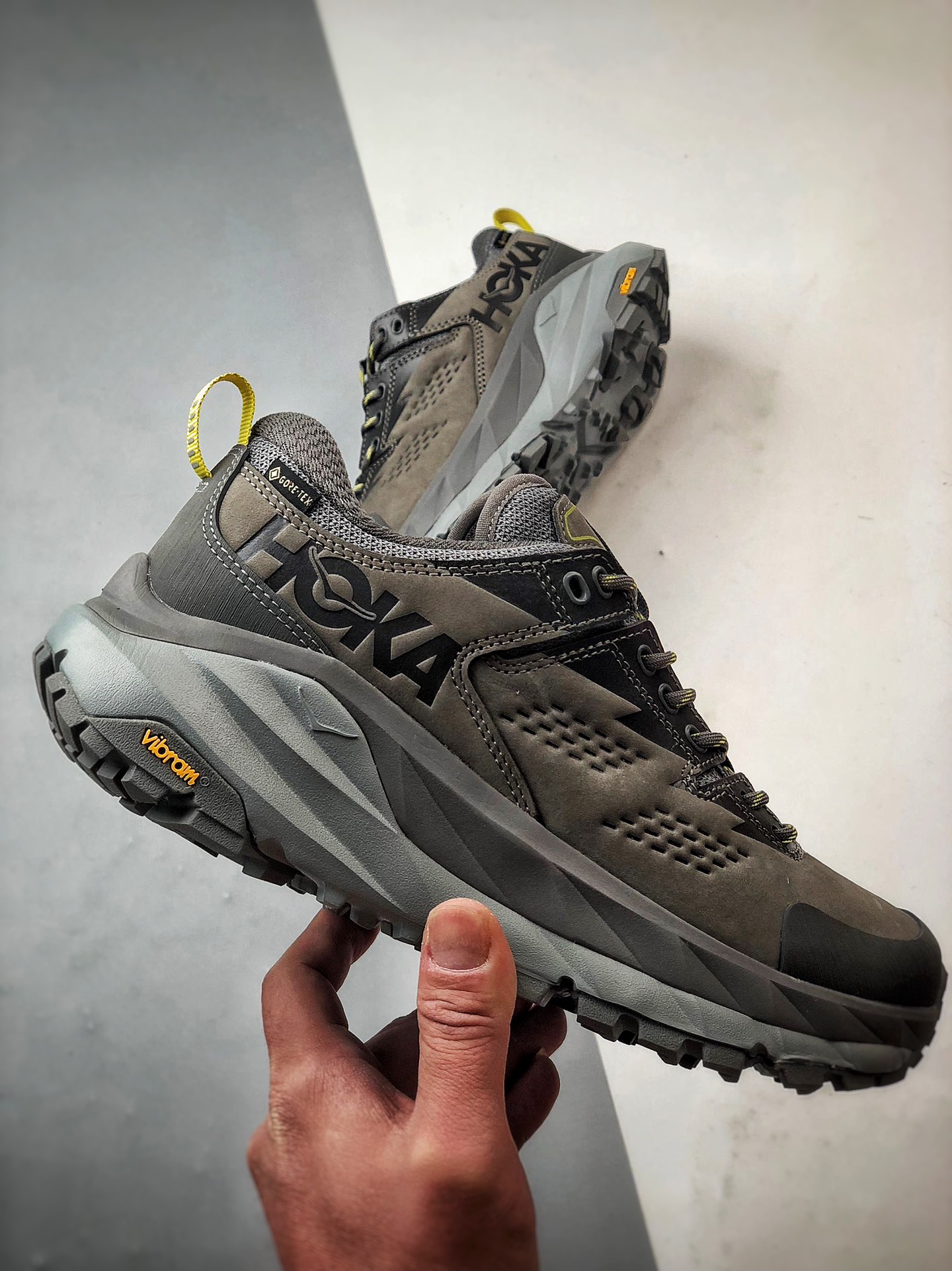 Hoka One One Kaha Low GTX 岩灰色  1118586-CGGS
