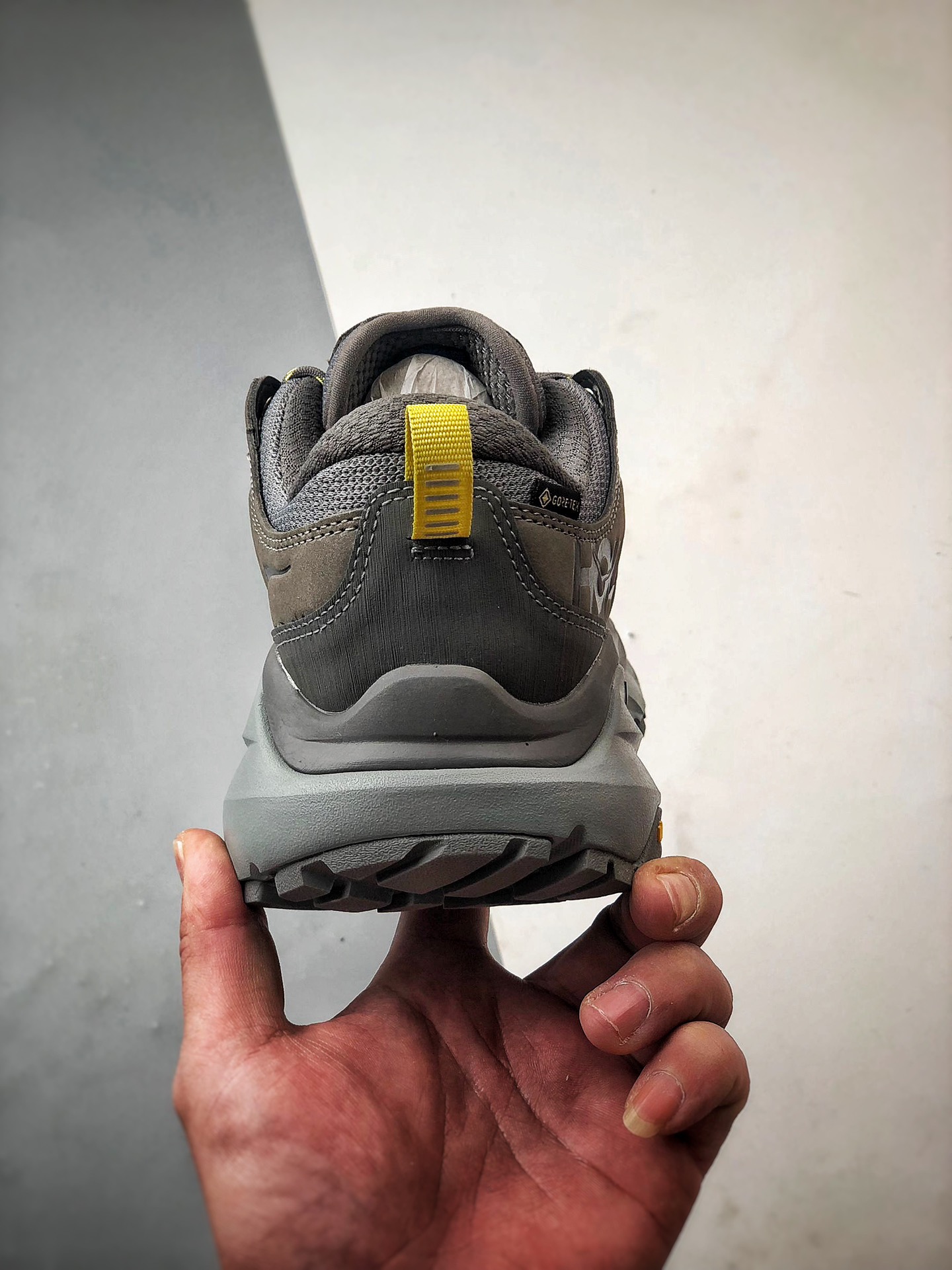 Hoka One One Kaha Low GTX 岩灰色  1118586-CGGS