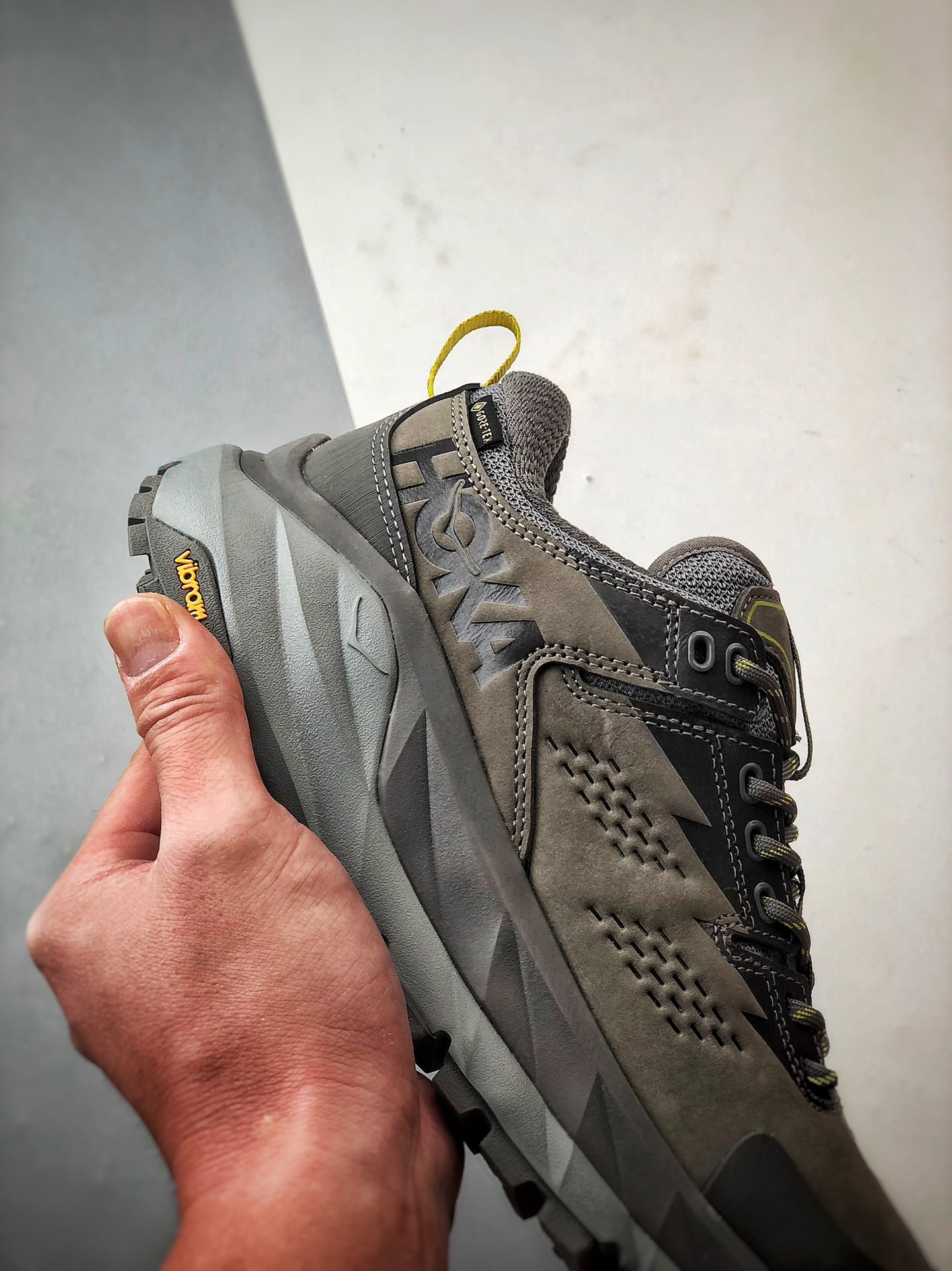Hoka One One Kaha Low GTX 岩灰色  1118586-CGGS