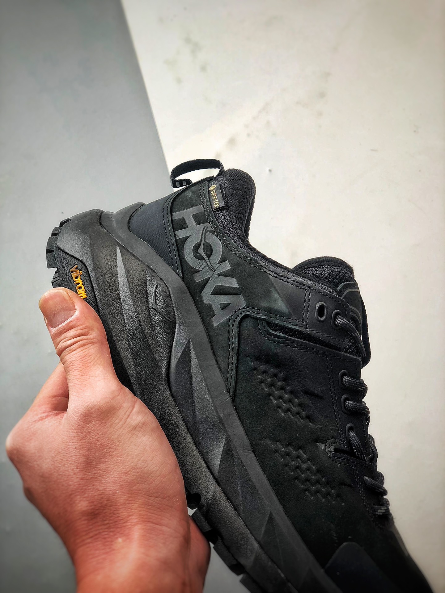 Hoka One One Kaha Low GTX 黑色 卡哈耐磨減震低帮户外功能运动鞋  1118586-BCCG