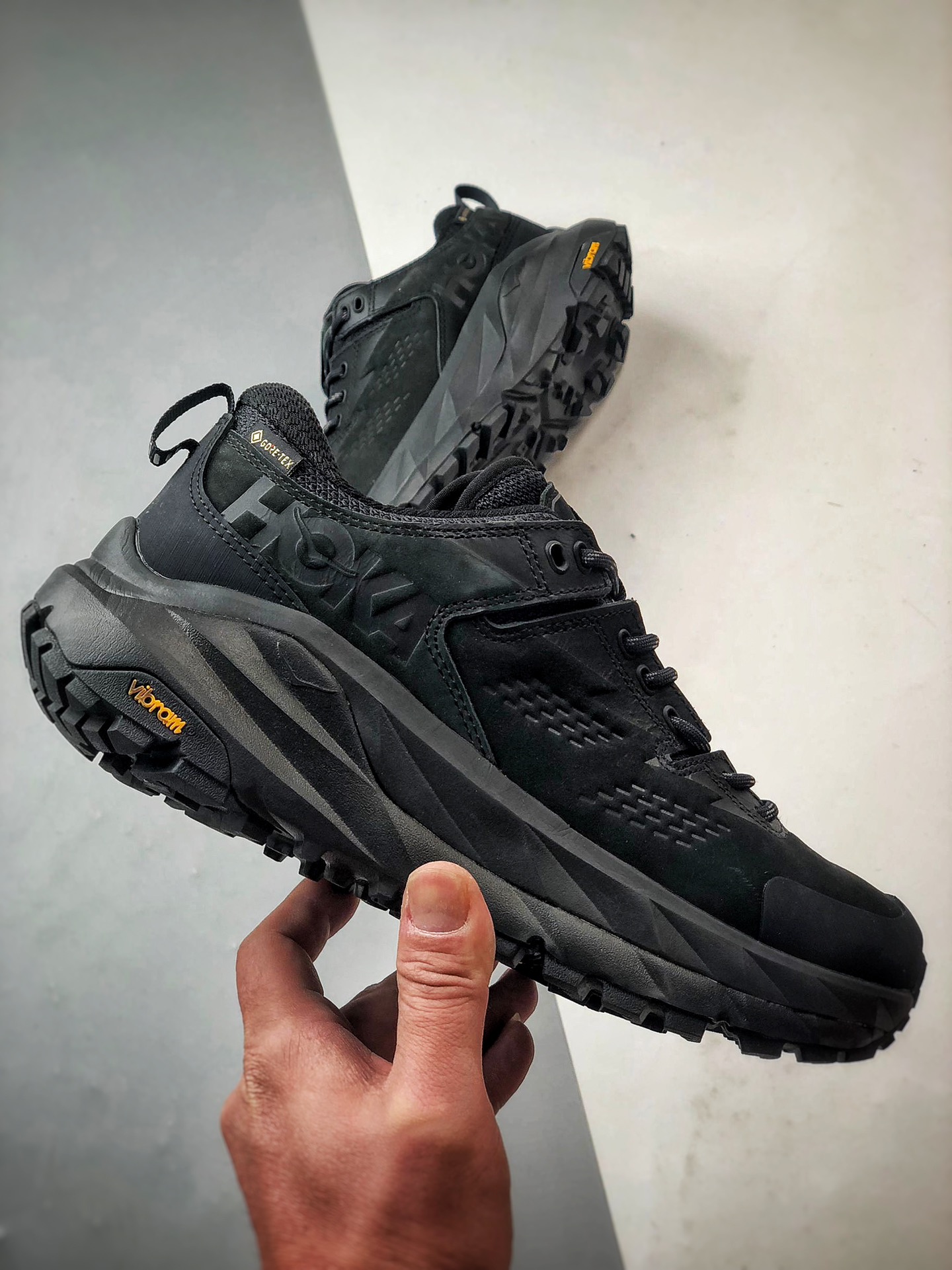 Hoka One One Kaha Low GTX 黑色 卡哈耐磨減震低帮户外功能运动鞋  1118586-BCCG