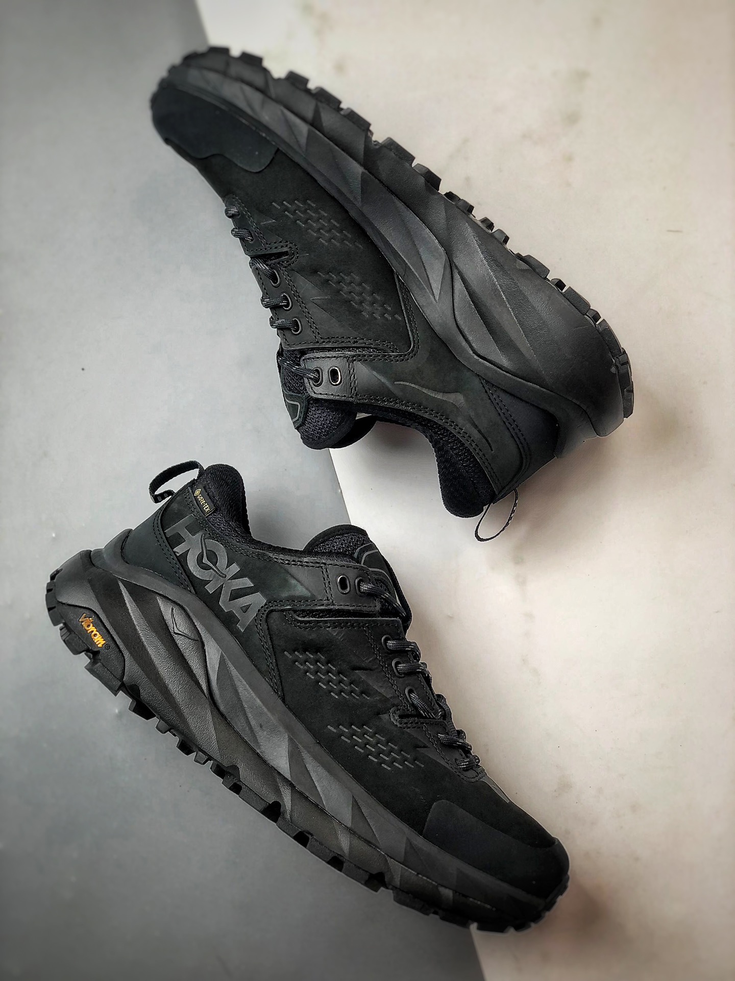 Hoka One One Kaha Low GTX 黑色 卡哈耐磨減震低帮户外功能运动鞋  1118586-BCCG