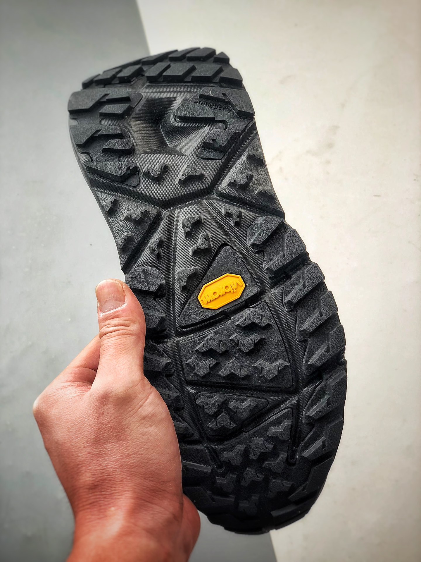 Hoka One One Kaha Low GTX 黑色 卡哈耐磨減震低帮户外功能运动鞋  1118586-BCCG