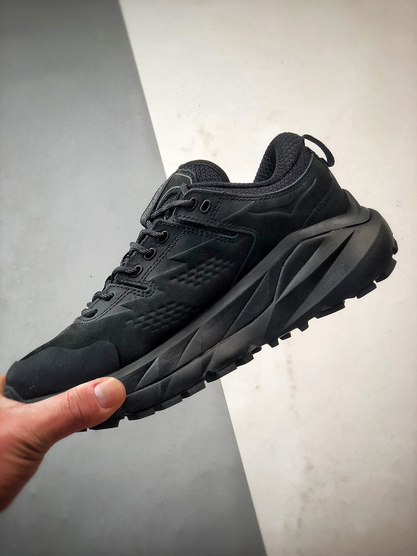 Hoka One One Kaha Low GTX 黑色 卡哈耐磨減震低帮户外功能运动鞋  1118586-BCCG