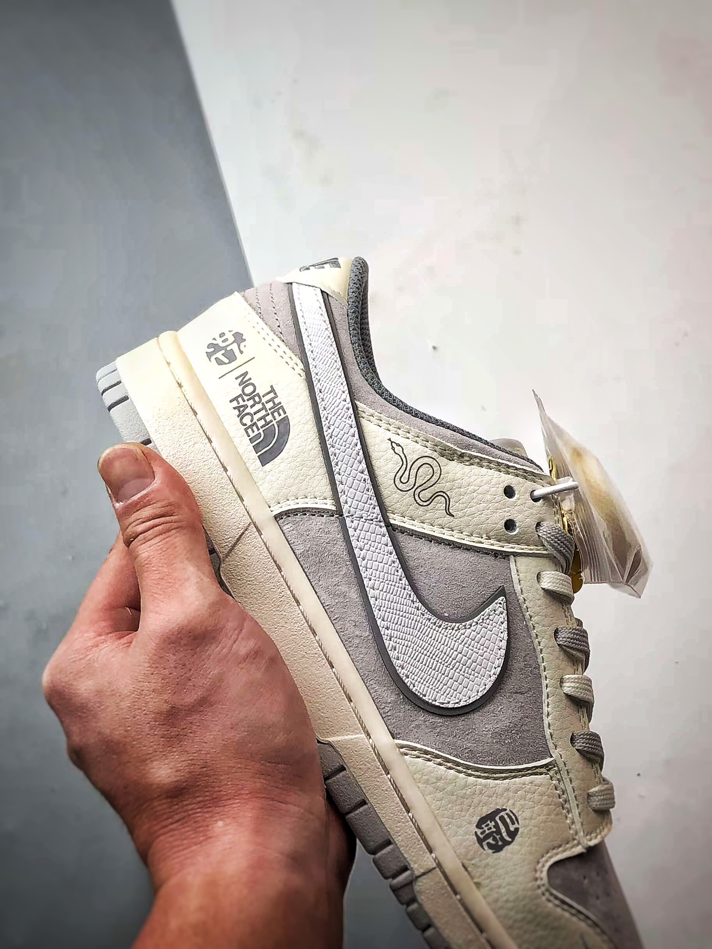 NK Dunk Low Retro ”DIY高端定制” 北面蛇年米白灰 低帮休闲运动板鞋  DM6868-007