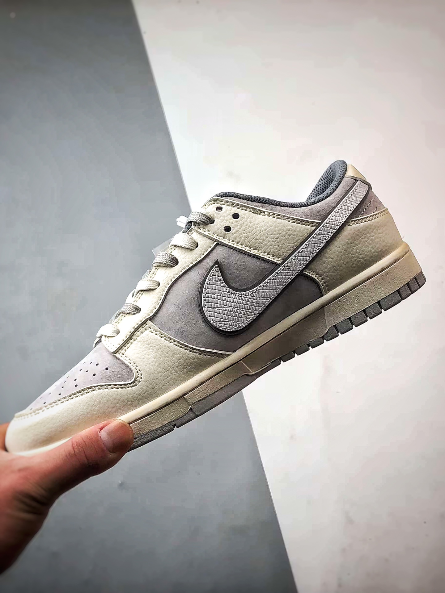 NK Dunk Low Retro ”DIY高端定制” 北面蛇年米白灰 低帮休闲运动板鞋  DM6868-007