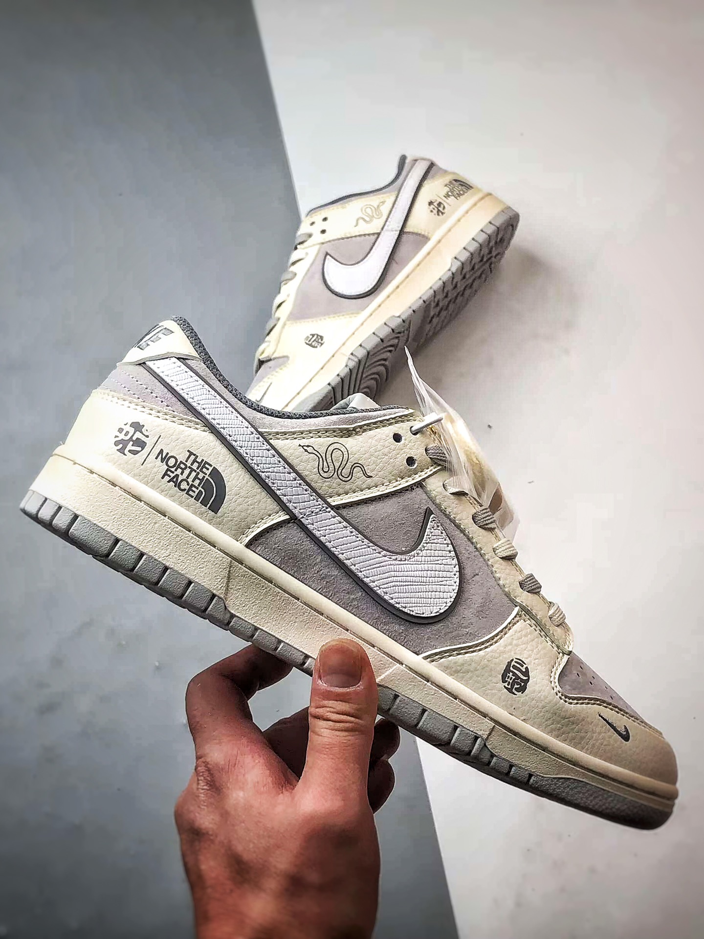 NK Dunk Low Retro ”DIY高端定制” 北面蛇年米白灰 低帮休闲运动板鞋  DM6868-007