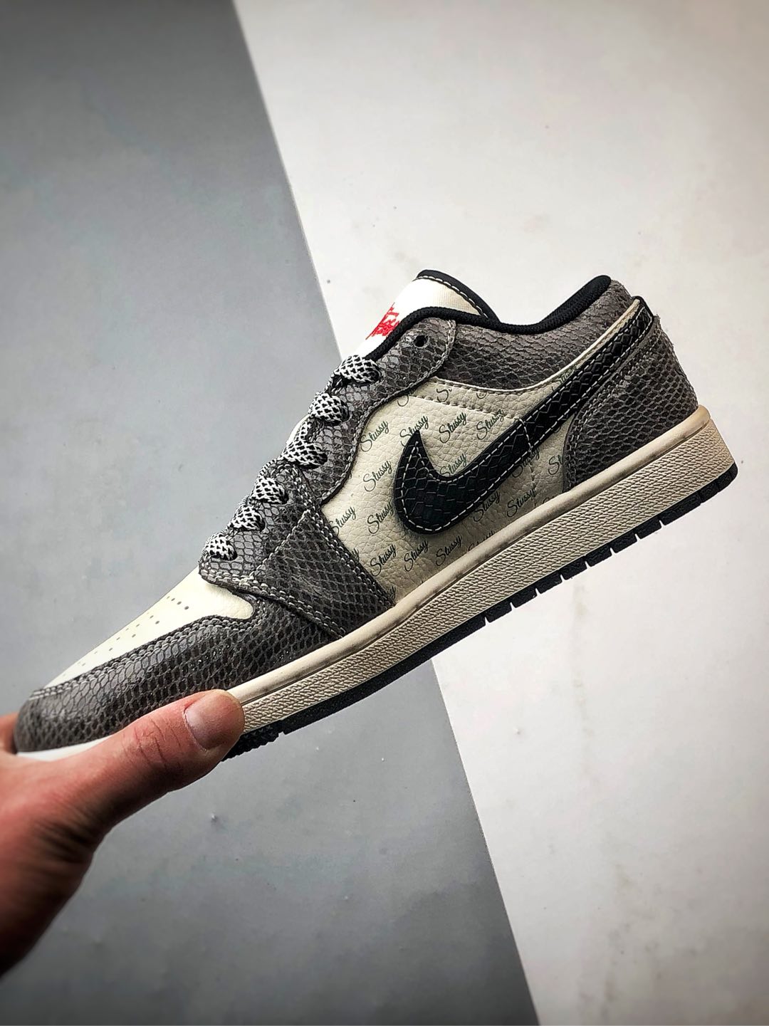 Air Jordan 1 Low OG ”高端定制” 斯图西米白灰黑蛇纹  FC1688-202