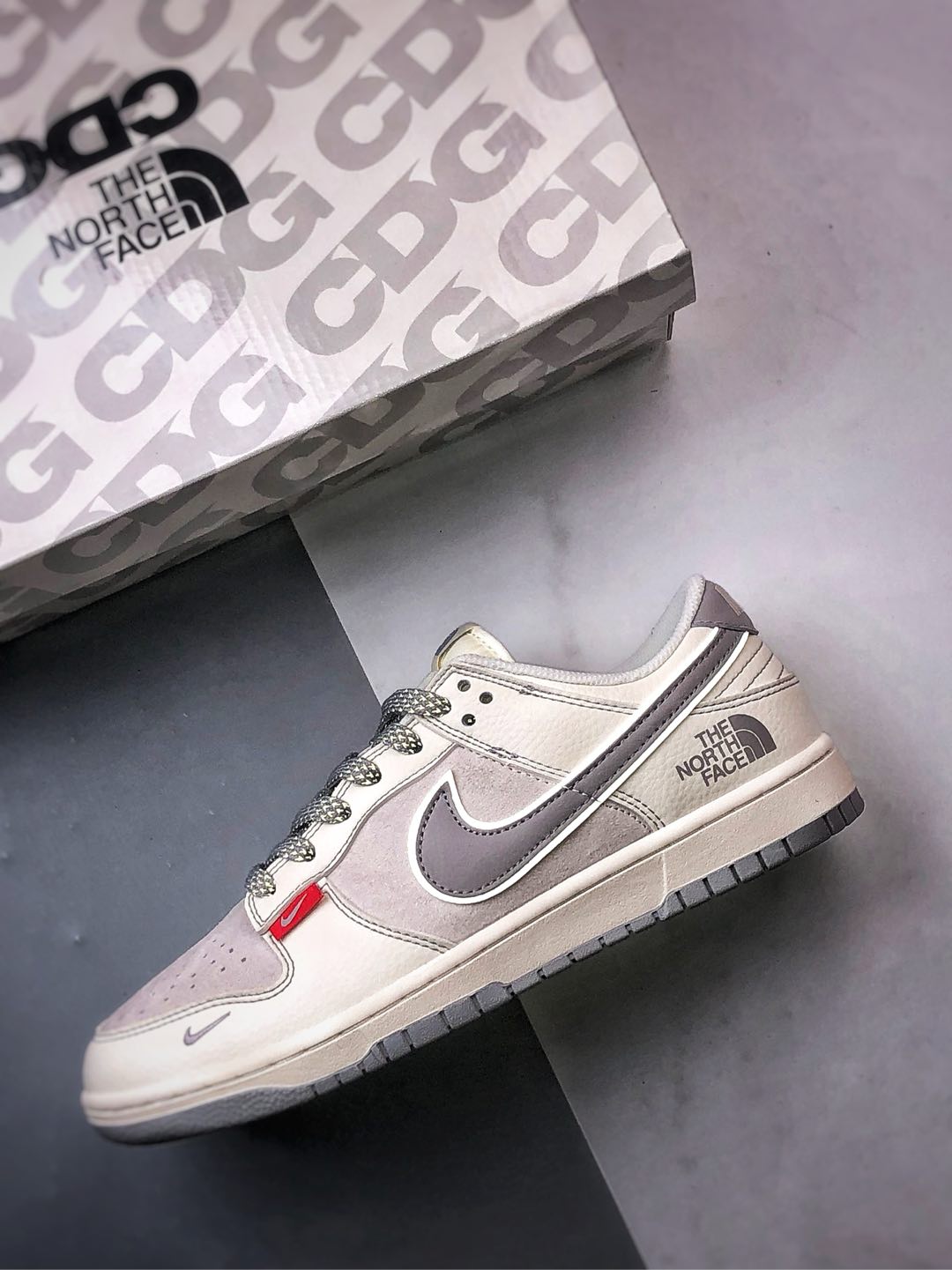 NK Dunk Low Retro ”DIY高端定制” 北面红标米白灰 低帮休闲运动板鞋   BB7518-015