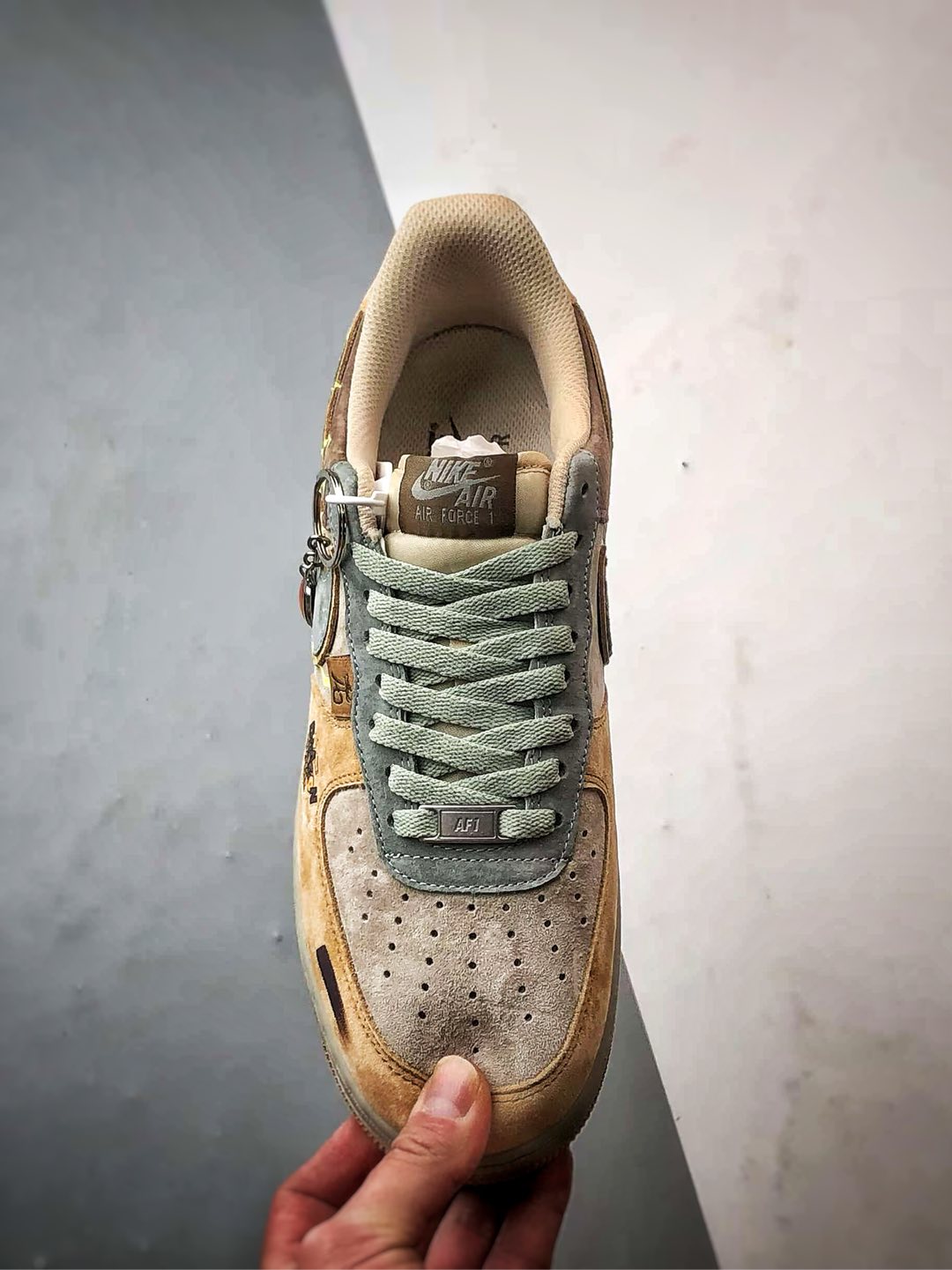 Air Force 1 Low 卡卡罗特棕绿麂皮   CD1212-666