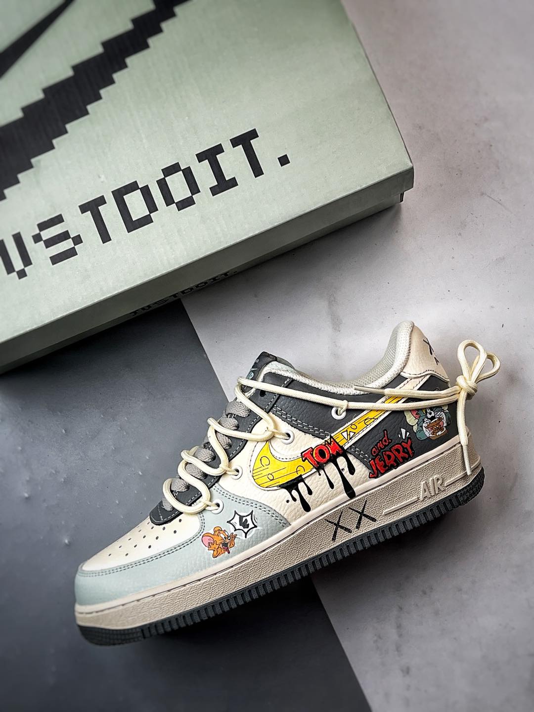 Air Force 1 Low 汤姆和杰瑞抽绳绑带  KS6896-555