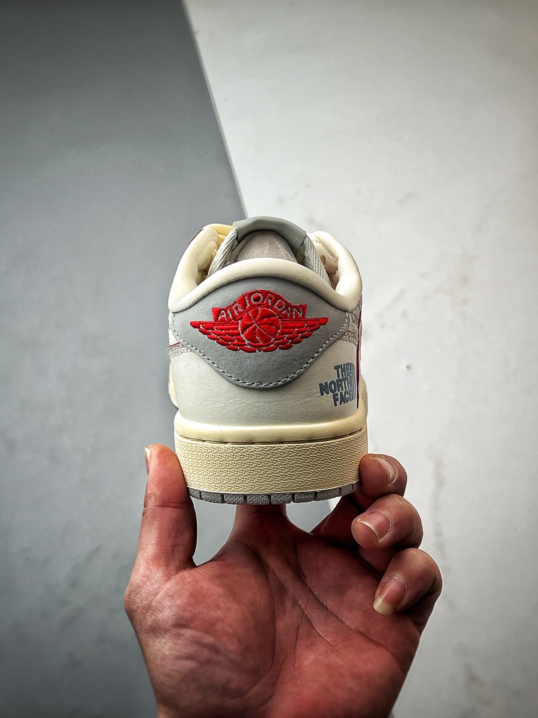 Air Jordan 1 Low OG ”高端定制” 北面米白红线倒钩 AG3702-808