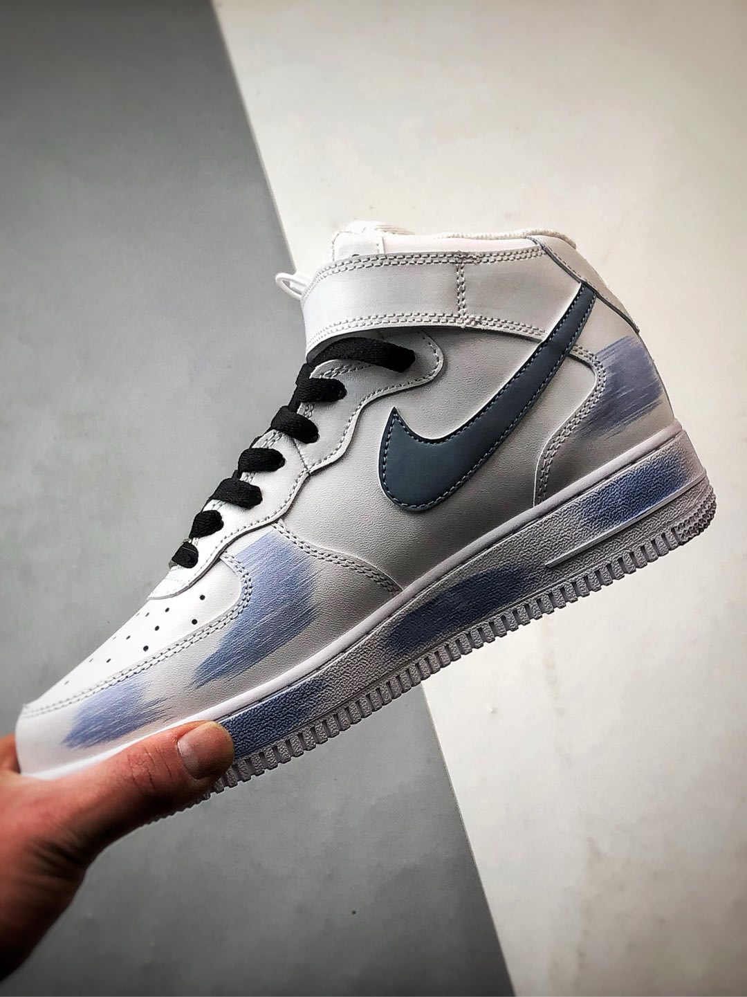 【定制球鞋】Air Force 1 Mid 断裂钩子 白灰蓝涂鸦 经典休闲运动板鞋 ZH0316-056