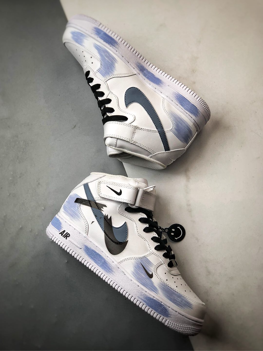 【定制球鞋】Air Force 1 Mid 断裂钩子 白灰蓝涂鸦 经典休闲运动板鞋 ZH0316-056