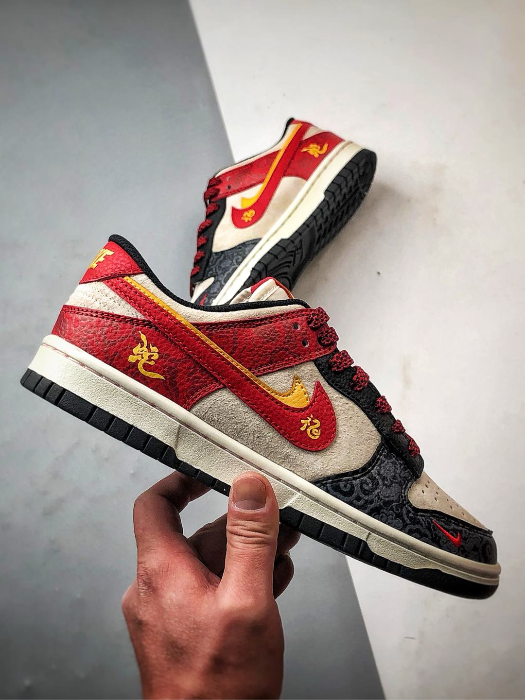 NK Dunk Low Retro ”DIY高端定制” 蛇年暗纹红黄双钩 低帮休闲运动板鞋 DJ2024-080