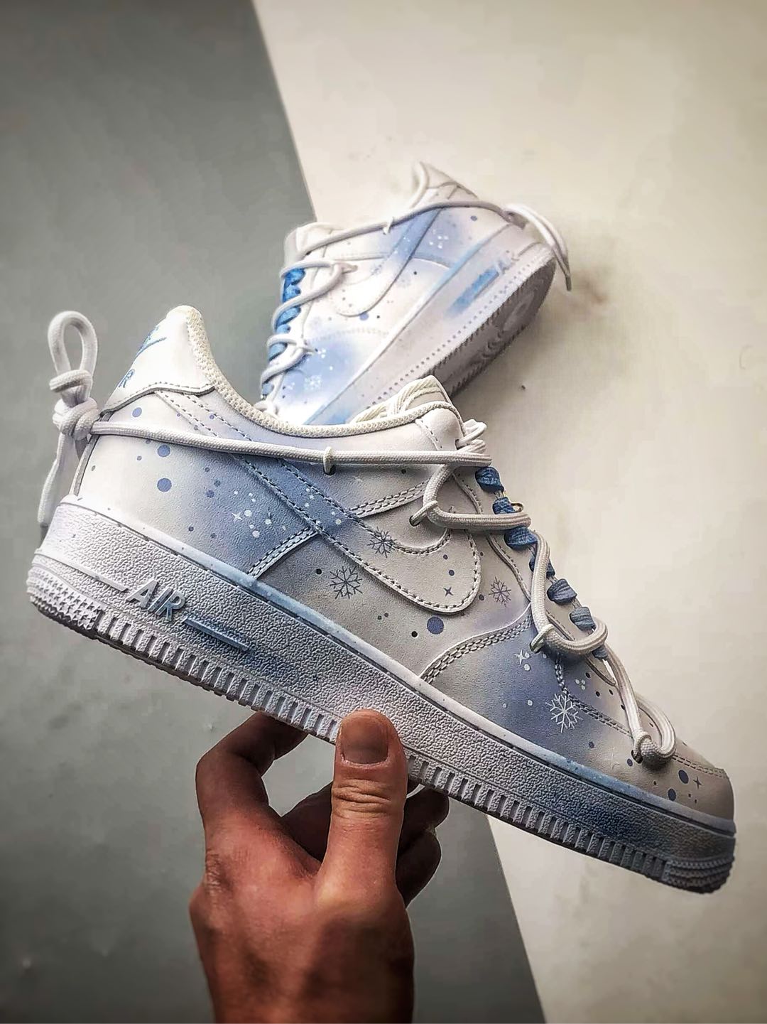 【定制球鞋】Air Force 1 Low 圣诞瓢雪 蓝白抽绳绑带 经典休闲运动板鞋  ZH0316-057