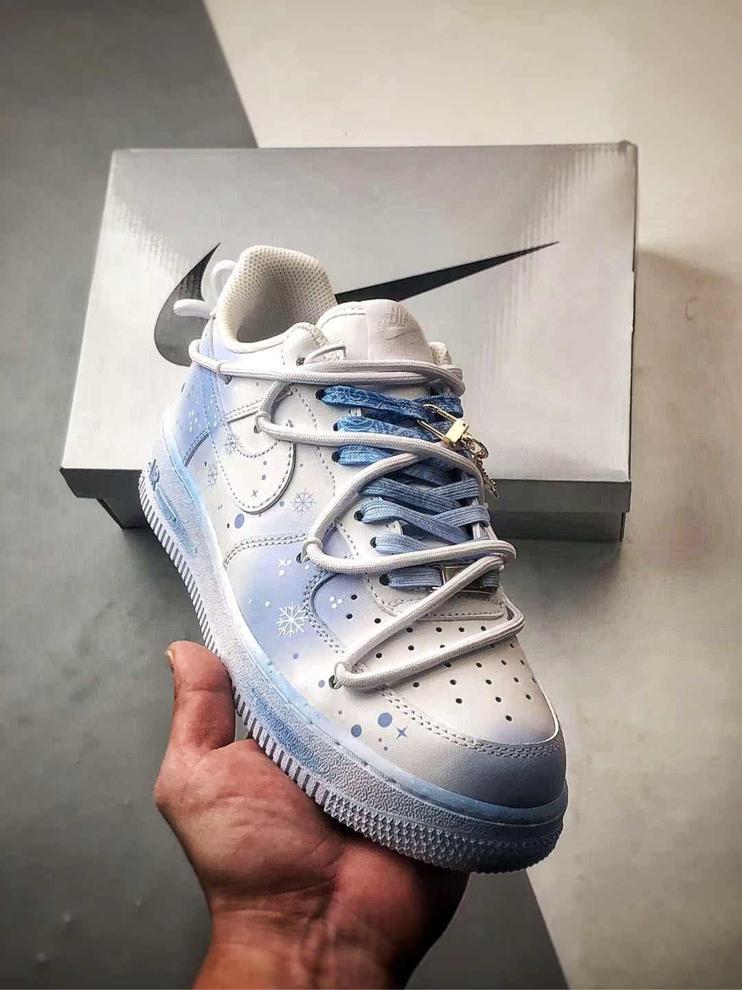 【定制球鞋】Air Force 1 Low 圣诞瓢雪 蓝白抽绳绑带 经典休闲运动板鞋  ZH0316-057