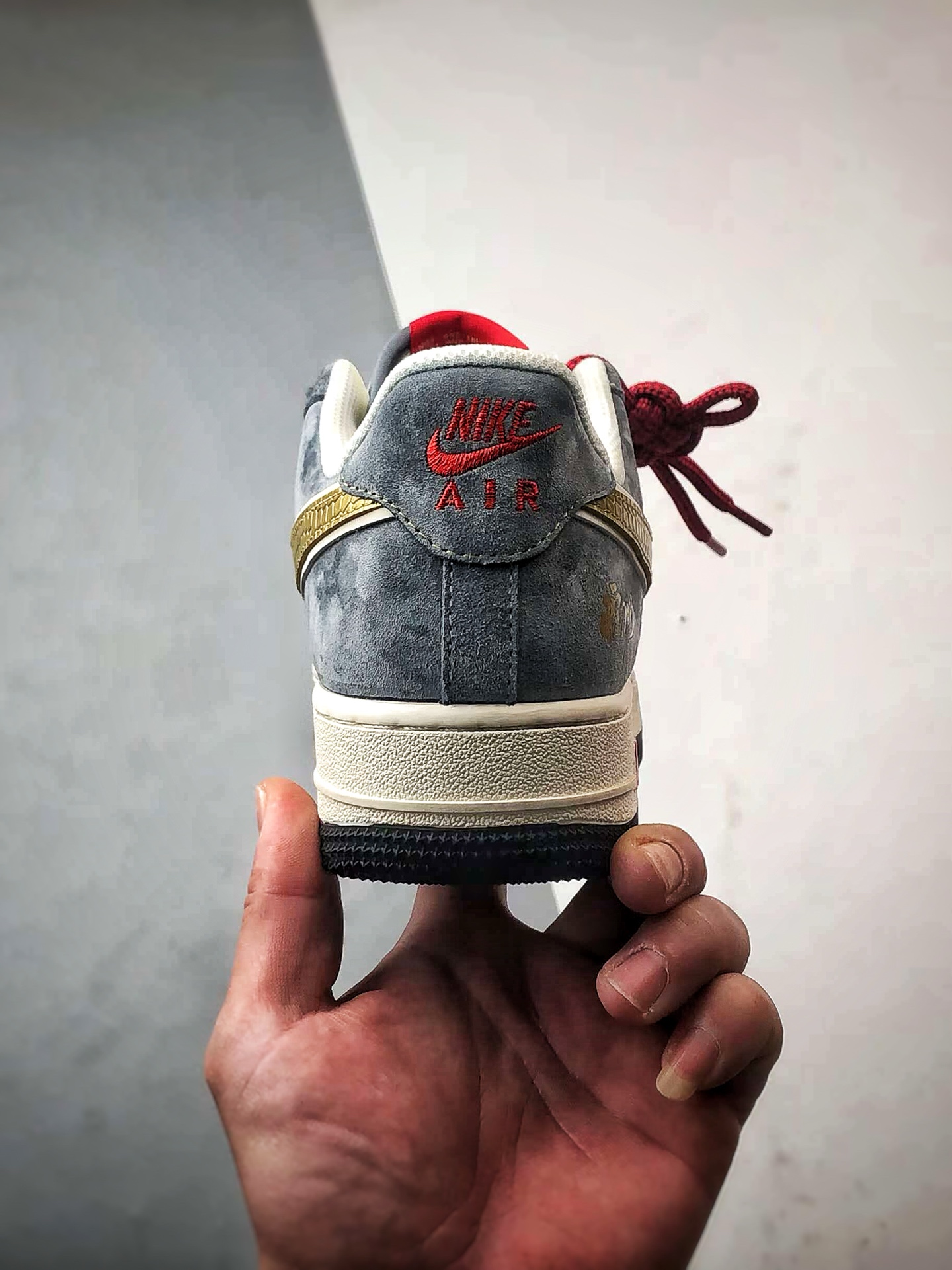 Air Force 1 Low 蛇年灰蓝金钩  XZ2025-688