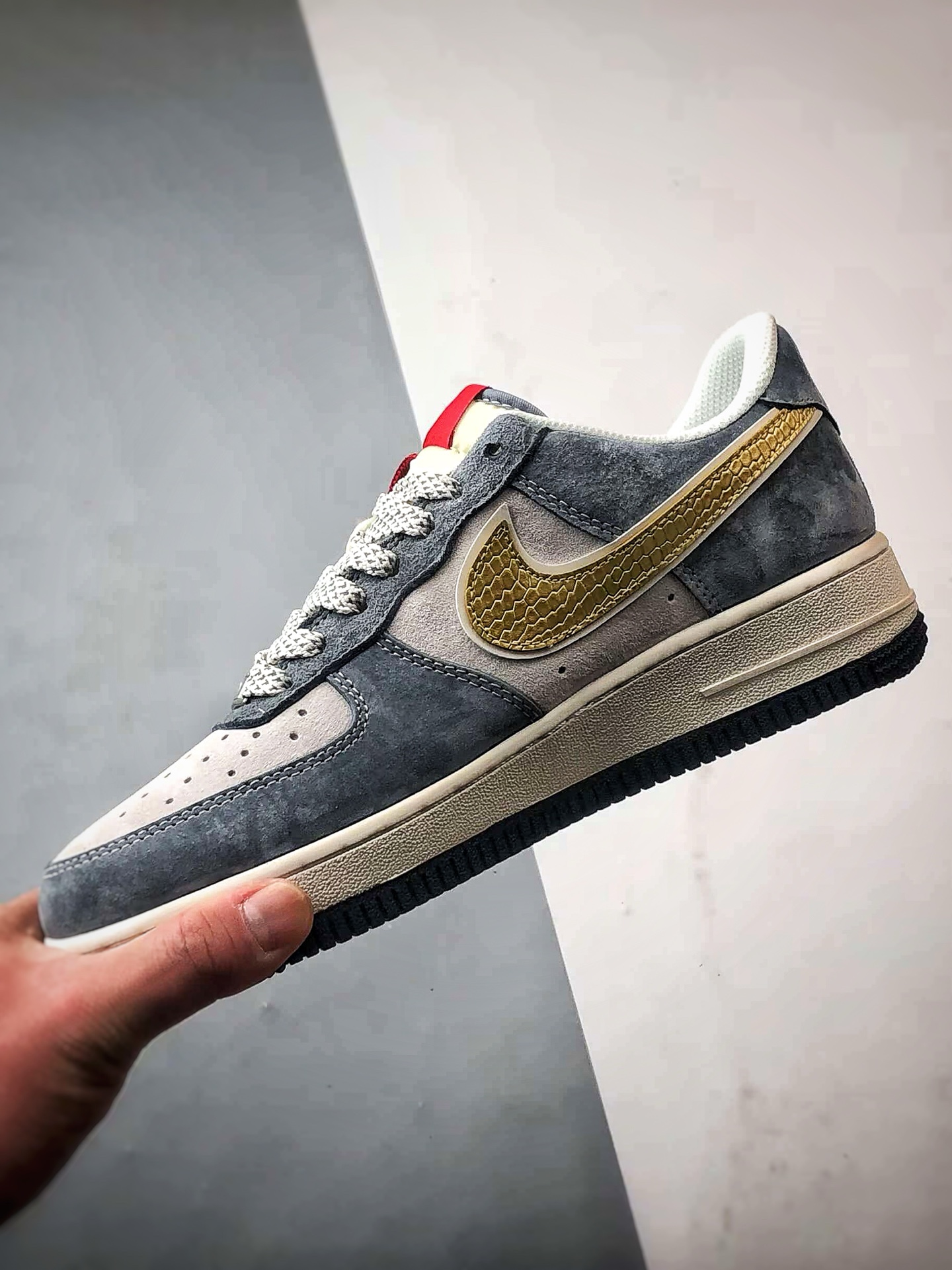 Air Force 1 Low 蛇年灰蓝金钩  XZ2025-688