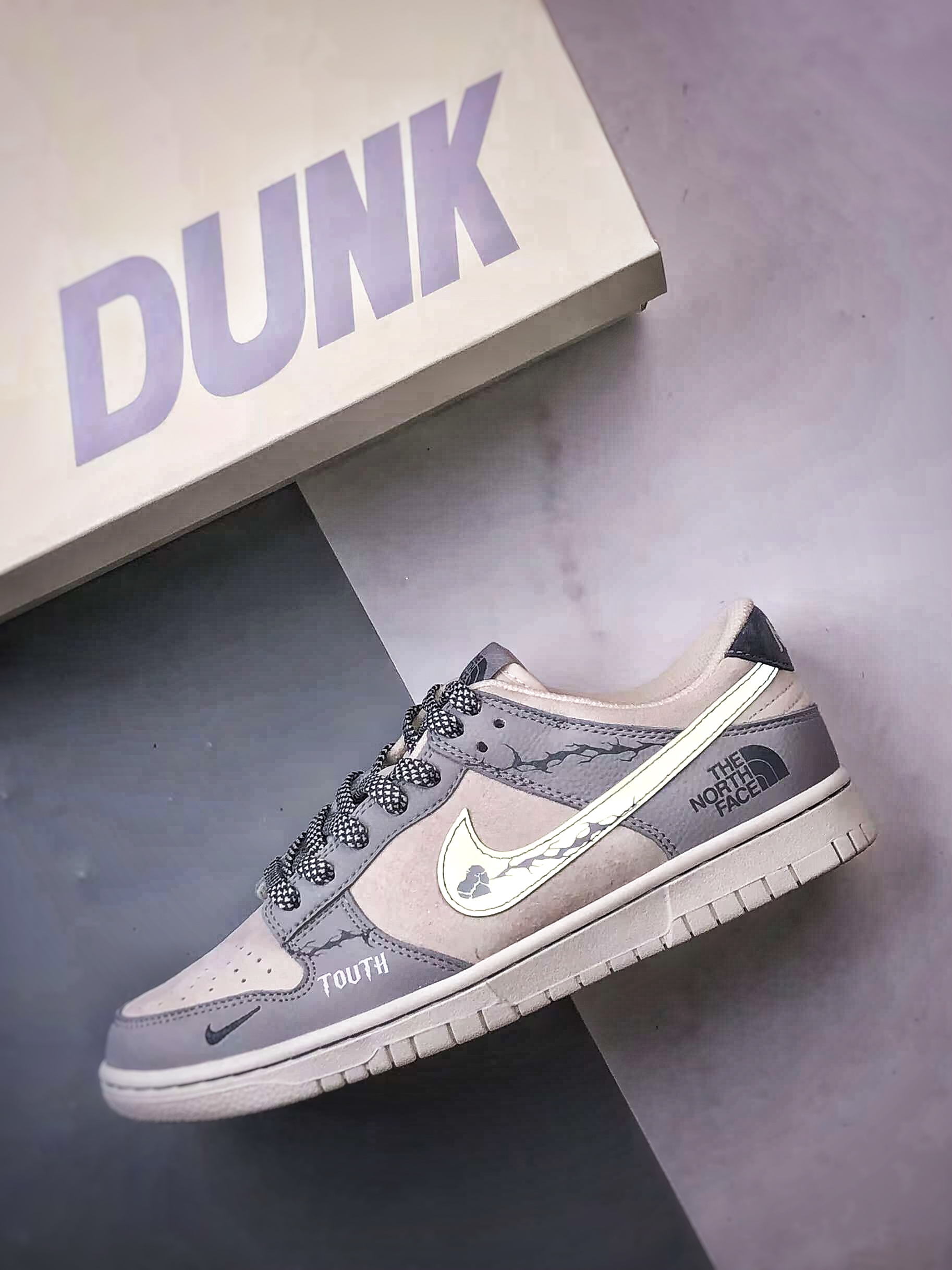 NK Dunk Low Retro ”DIY高端定制” 北面米灰反光钩低帮休闲运动板鞋  DJ2024-105