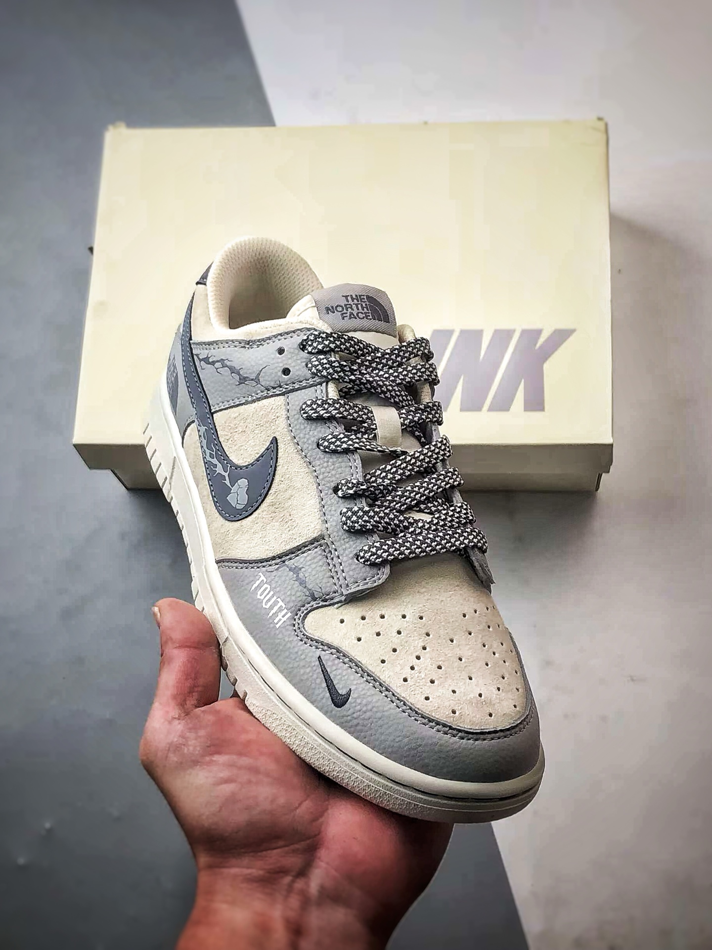 NK Dunk Low Retro ”DIY高端定制” 北面米灰反光钩低帮休闲运动板鞋  DJ2024-105