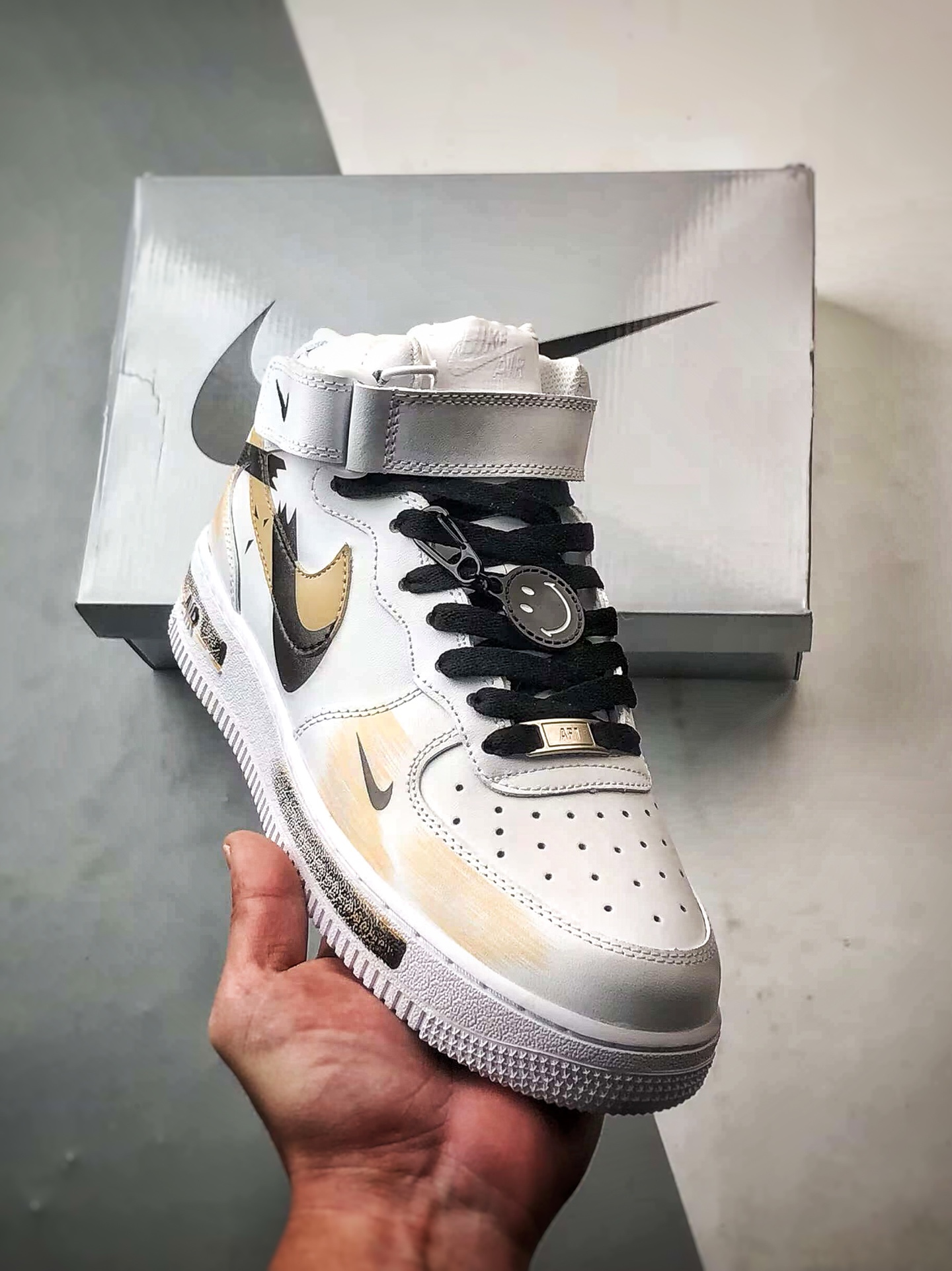 【定制球鞋】Air Force 1 Mid 断裂钩子 白黑黄涂鸦 经典休闲运动板鞋  ZH0316-058