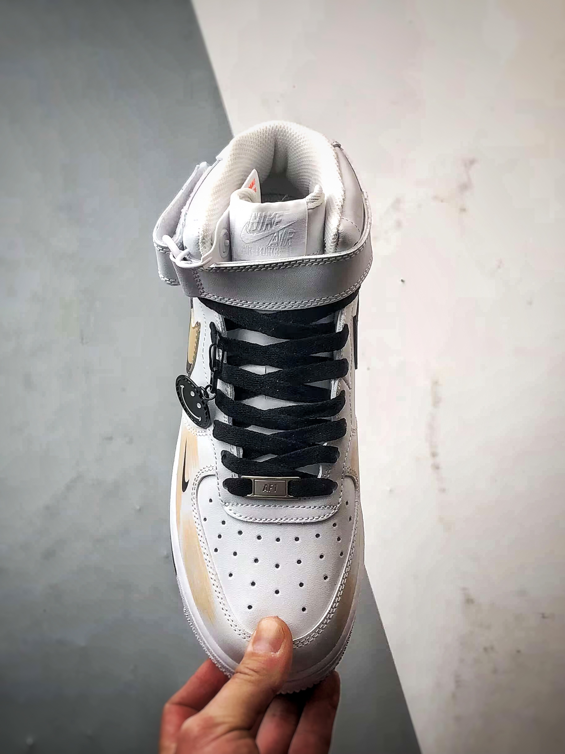 【定制球鞋】Air Force 1 Mid 断裂钩子 白黑黄涂鸦 经典休闲运动板鞋  ZH0316-058