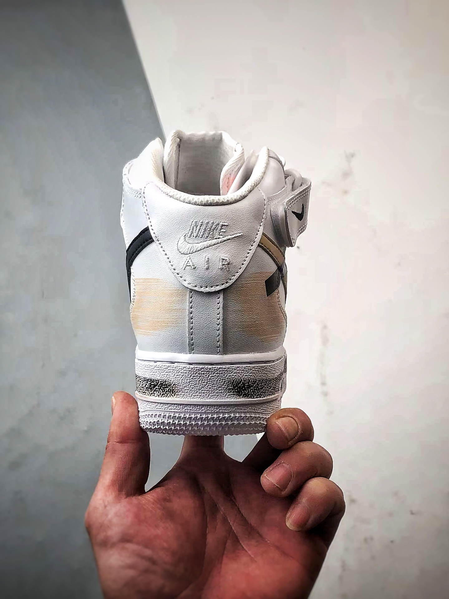 【定制球鞋】Air Force 1 Mid 断裂钩子 白黑黄涂鸦 经典休闲运动板鞋  ZH0316-058