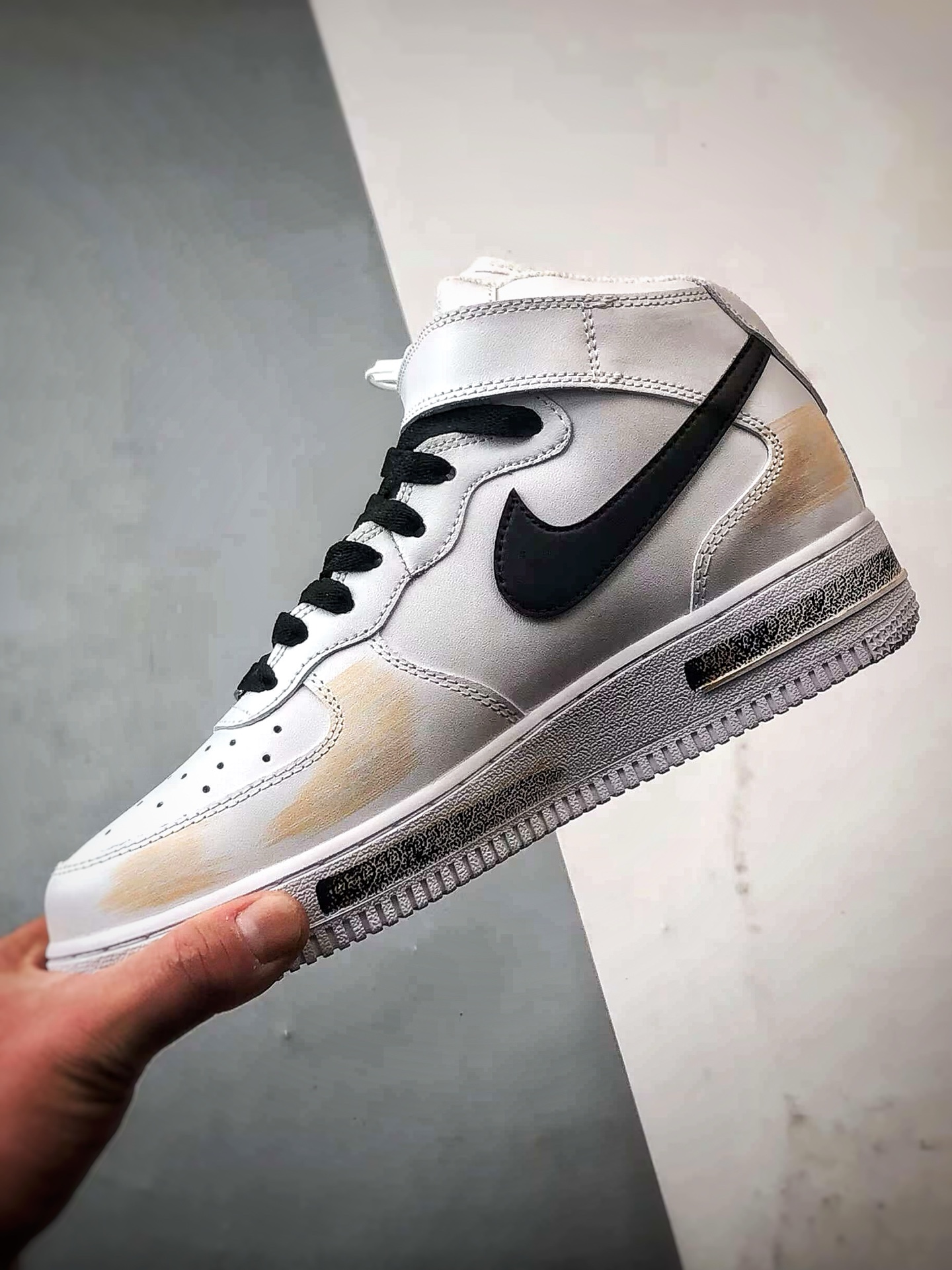 【定制球鞋】Air Force 1 Mid 断裂钩子 白黑黄涂鸦 经典休闲运动板鞋  ZH0316-058