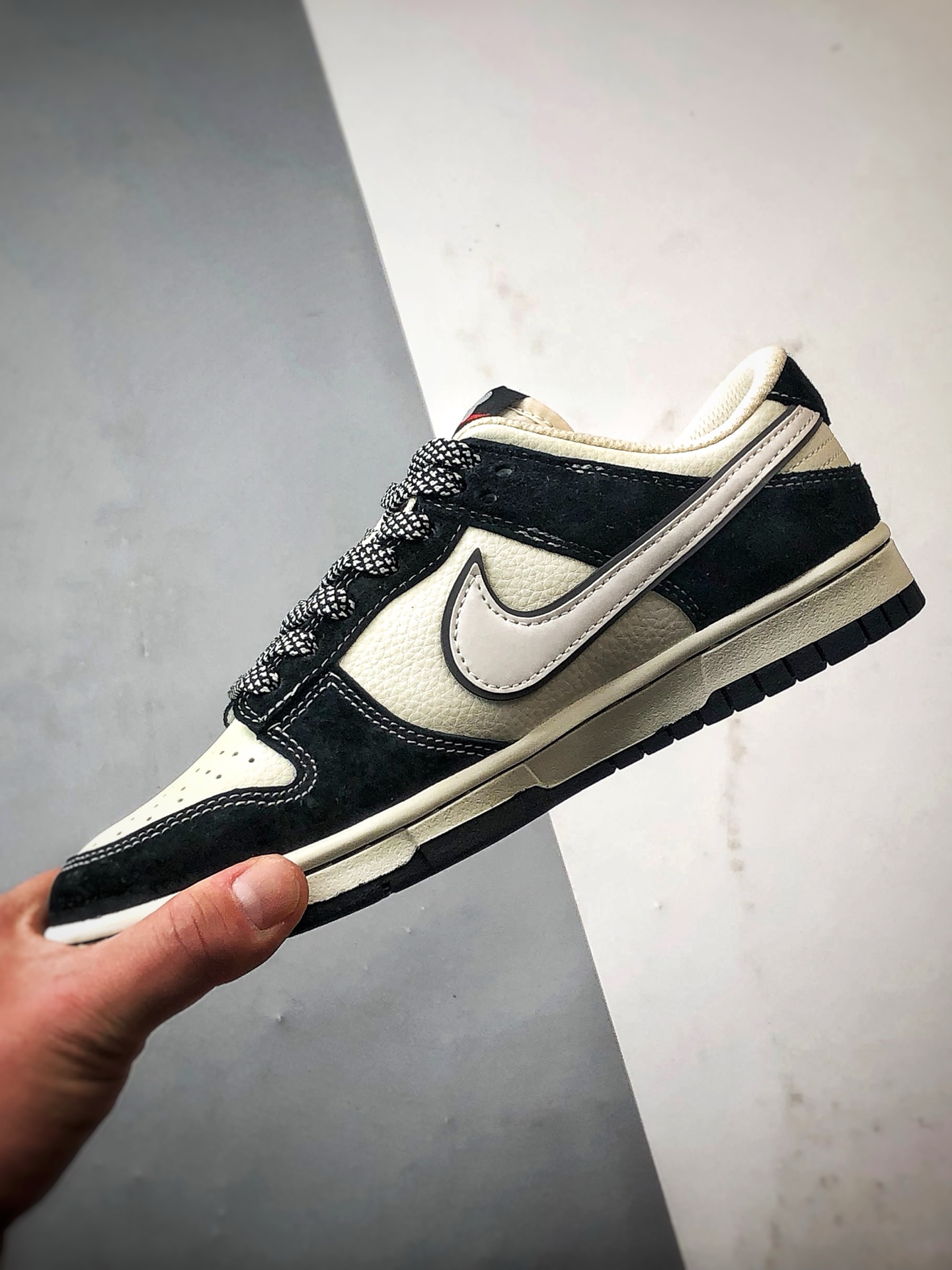 NK Dunk Low Retro ”DIY高端定制” Kaws米白黑反光钩 低帮休闲运动板鞋   DJ2024-110