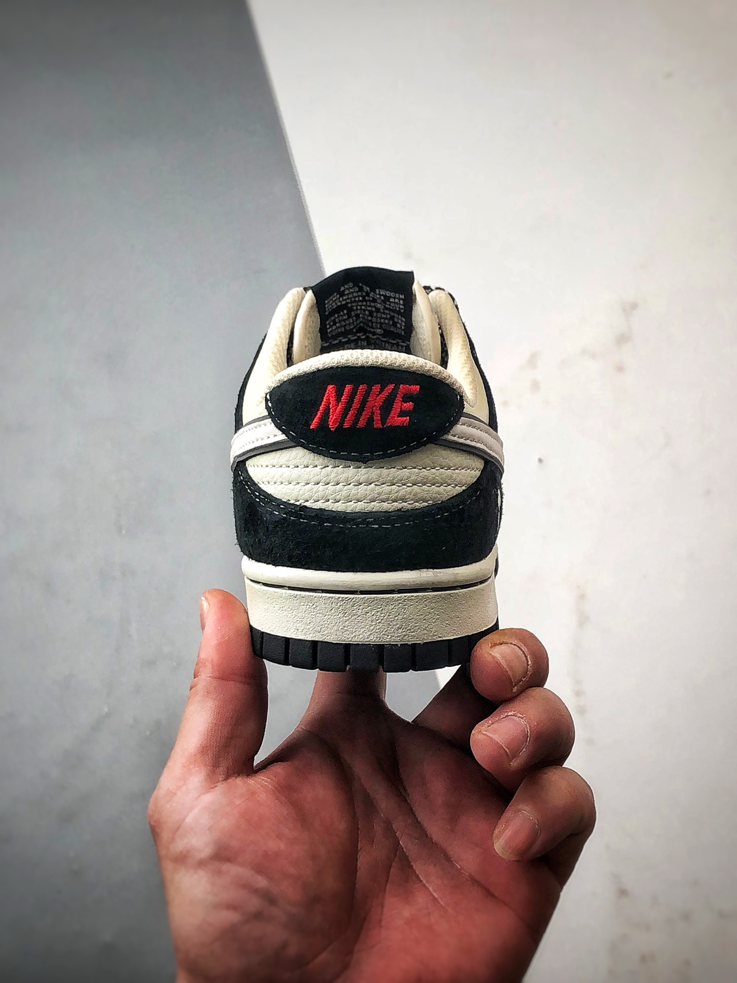 NK Dunk Low Retro ”DIY高端定制” Kaws米白黑反光钩 低帮休闲运动板鞋   DJ2024-110