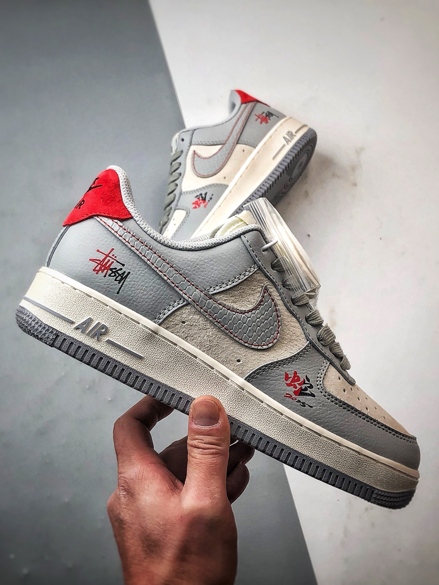 Stussy x Air Force 1 Low 蛇年米灰红 DM6688-027
