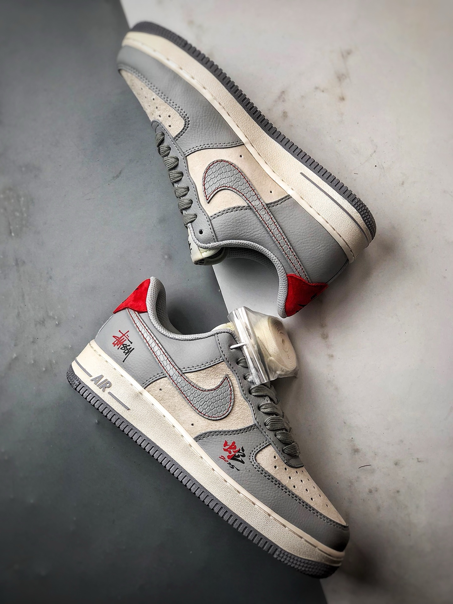 Stussy x Air Force 1 Low 蛇年米灰红 DM6688-027