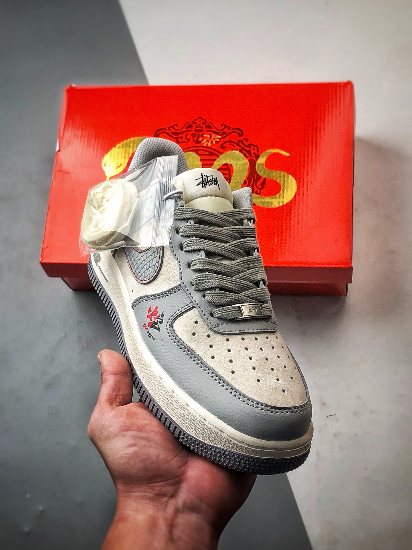 Stussy x Air Force 1 Low 蛇年米灰红 DM6688-027